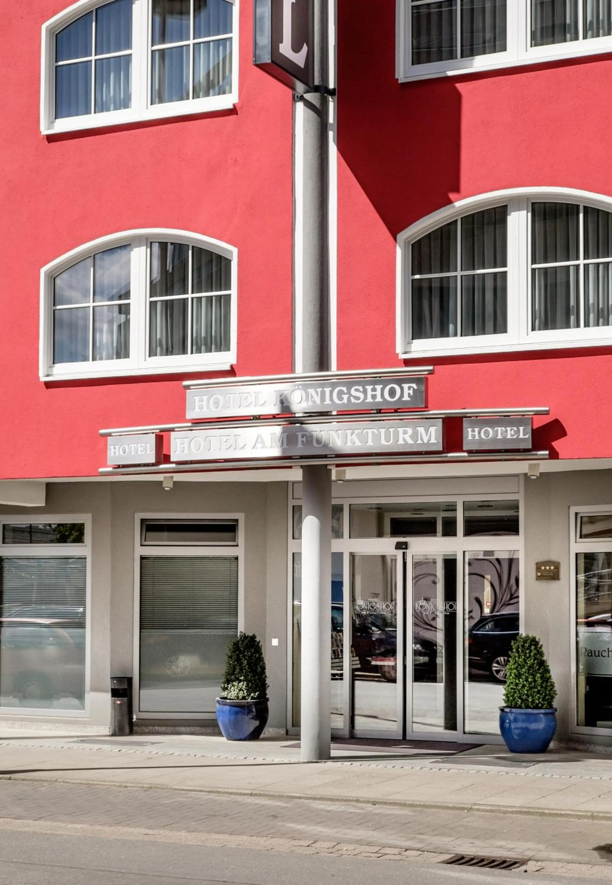 Facade/entrance in Hotel Königshof am Funkturm