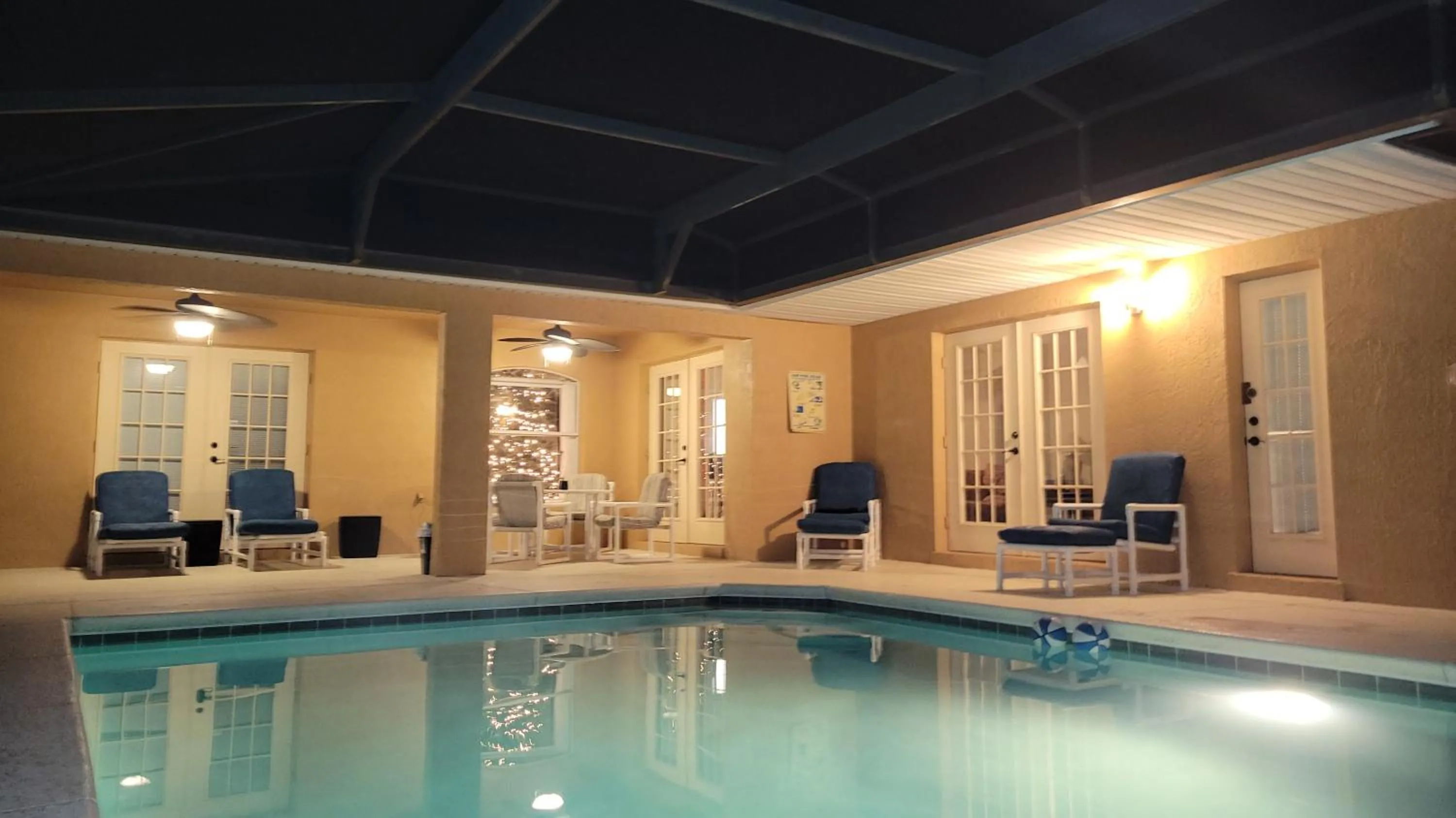 Swimming pool in Family Vacation Home With Pool and Spa Near Disney and Universal
