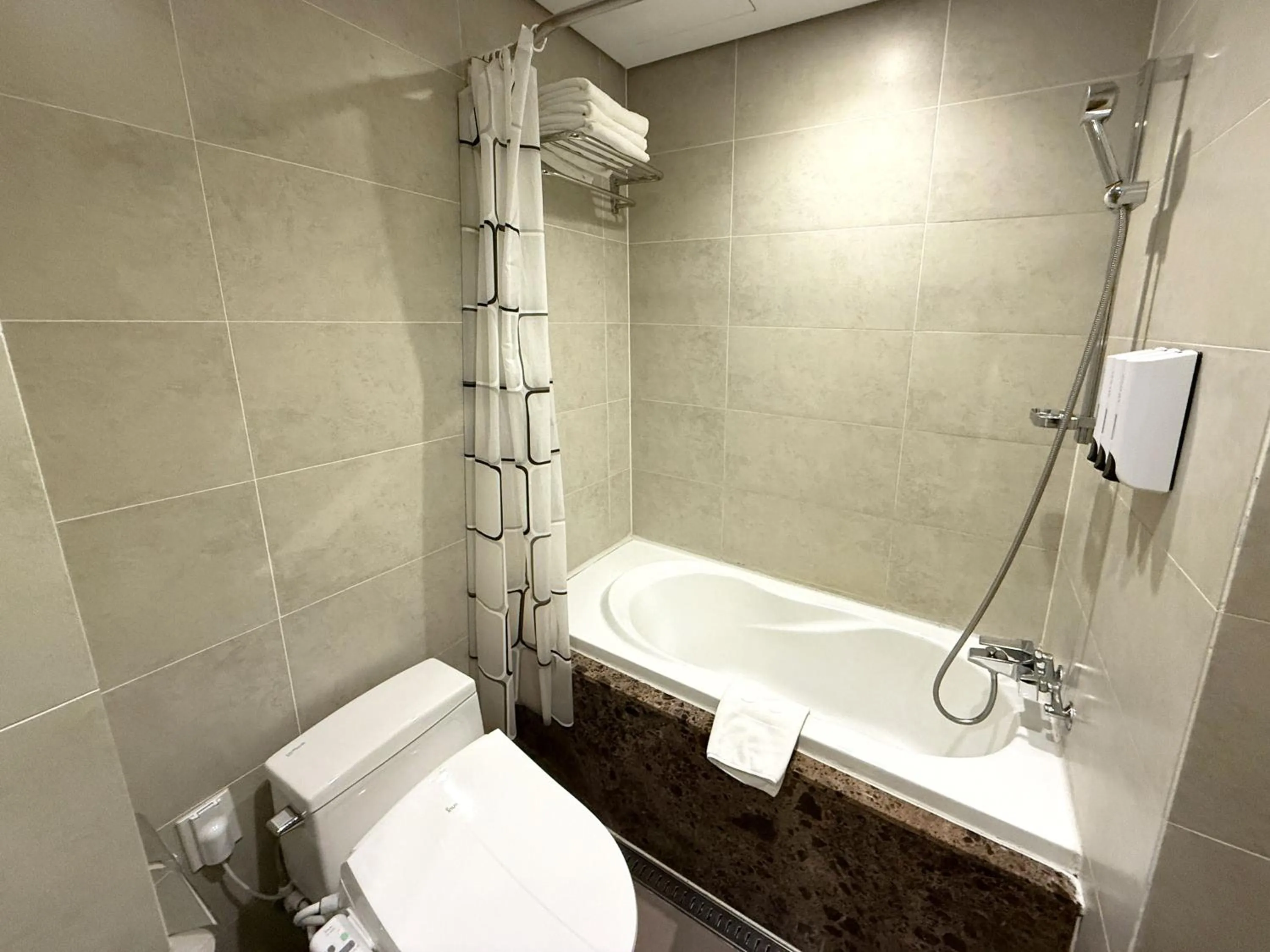 Shower in Mohenic Hotel Seoul Myeongdong