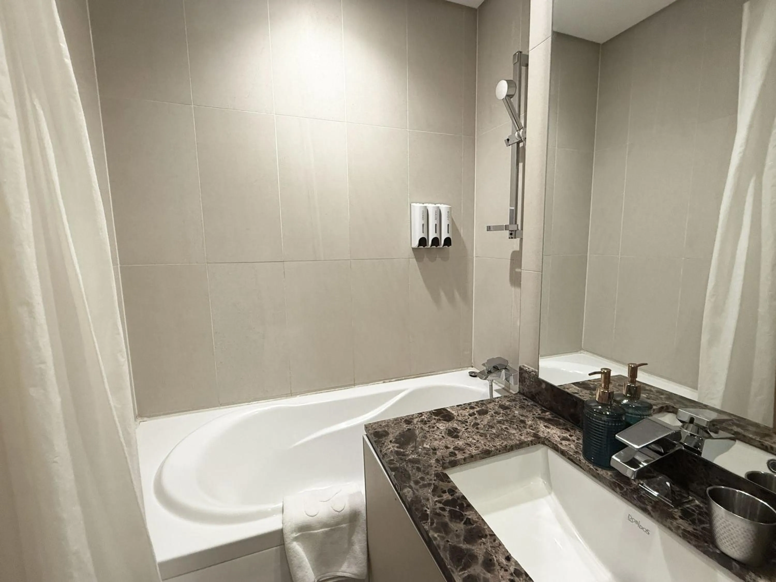 Shower in Mohenic Hotel Seoul Myeongdong