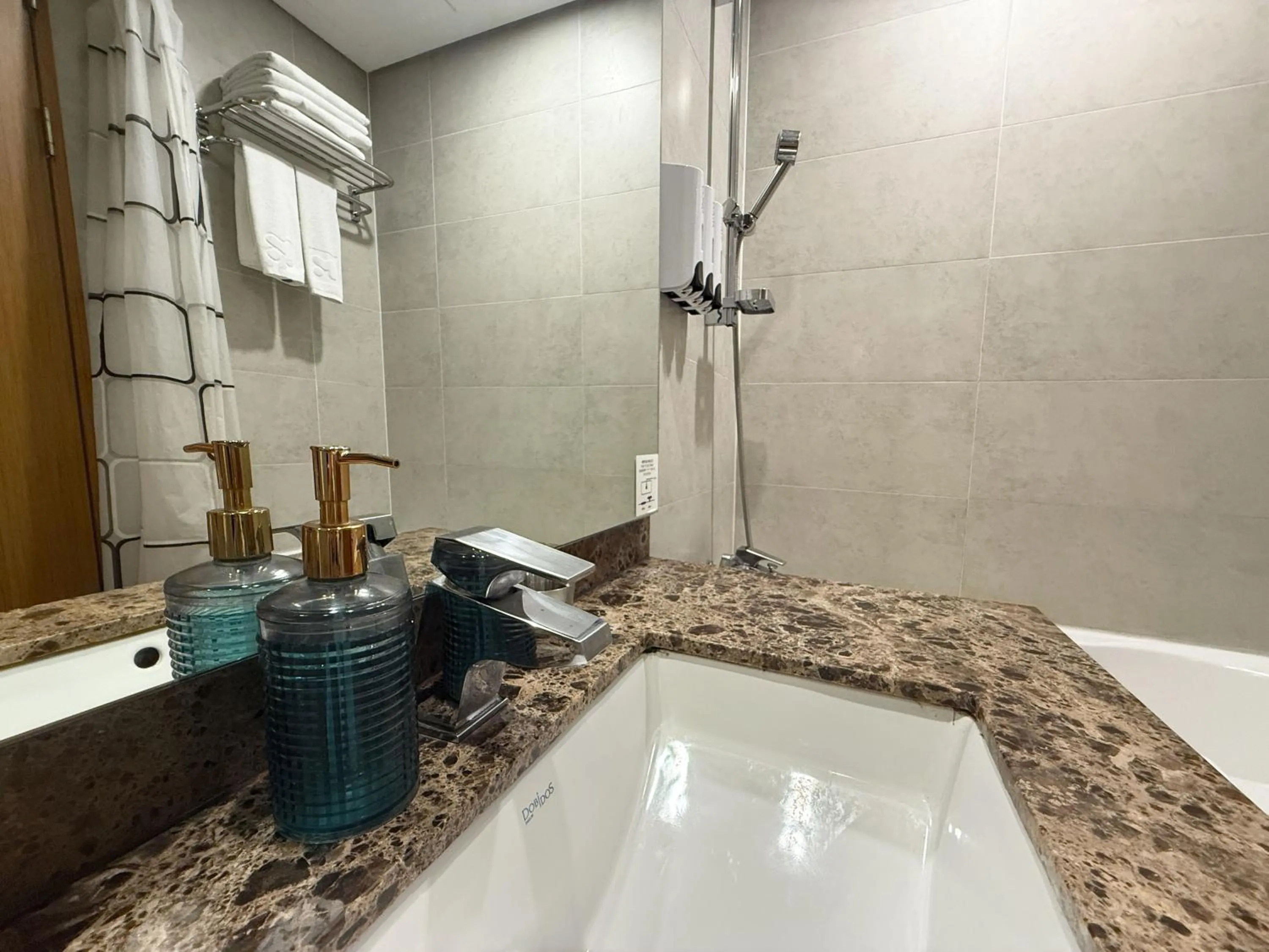 Shower in Mohenic Hotel Seoul Myeongdong