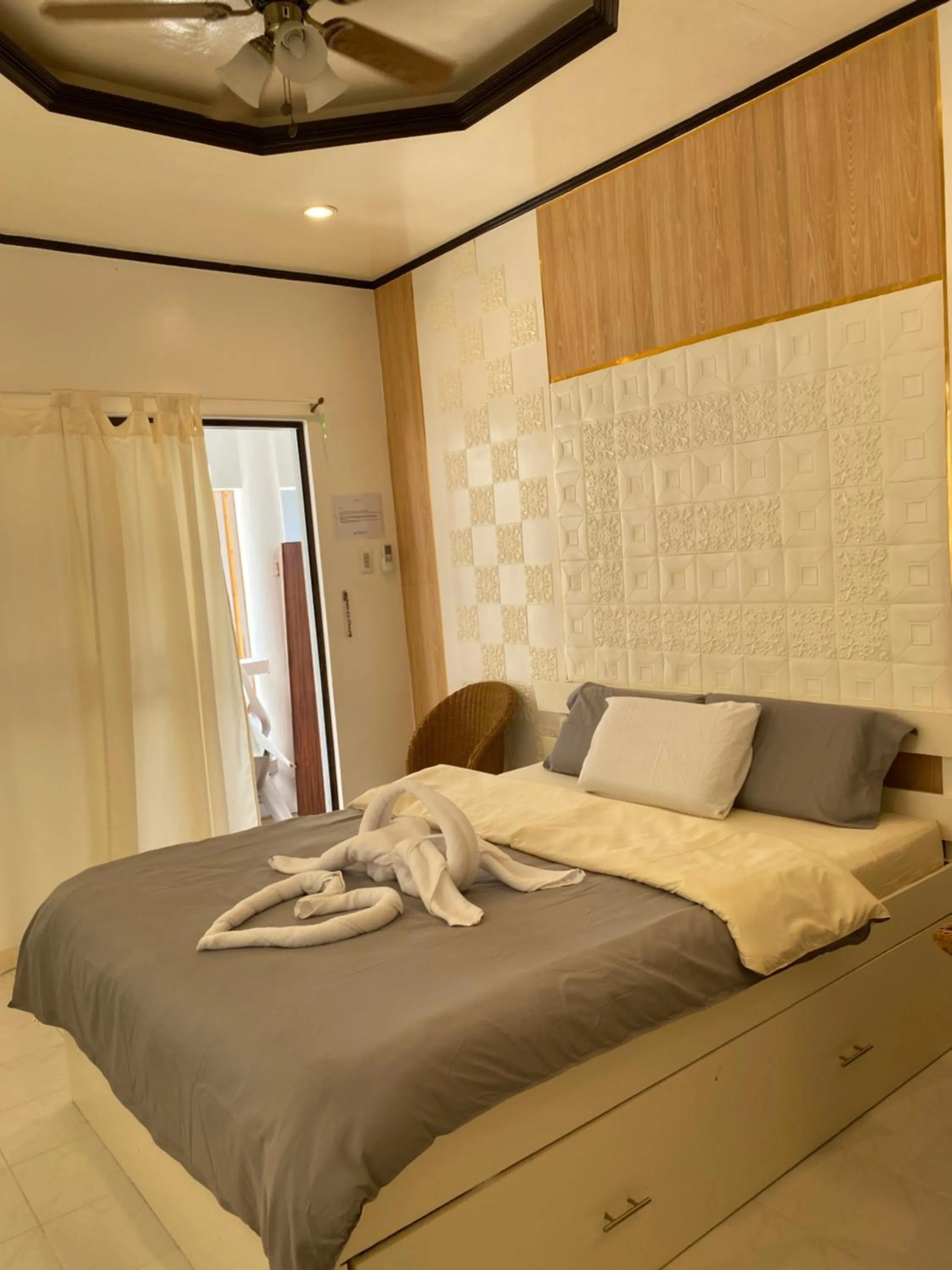 Bed in Monallan Boracay Hotel