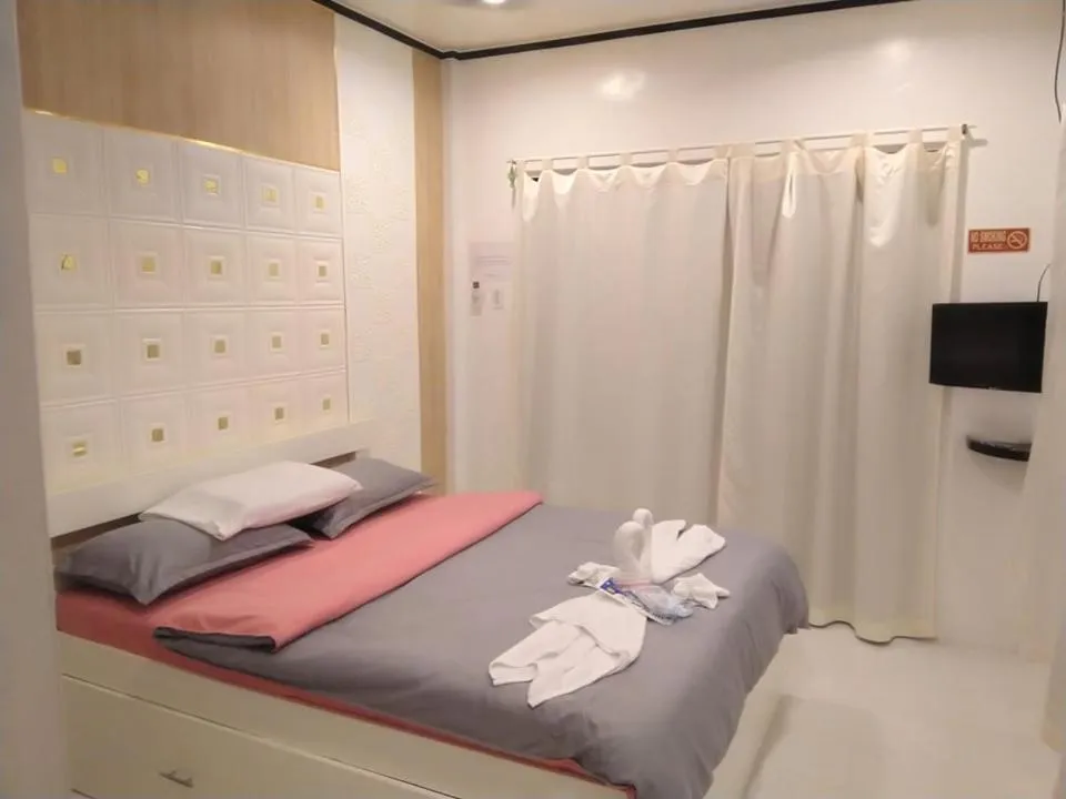 Bed in Monallan Boracay Hotel