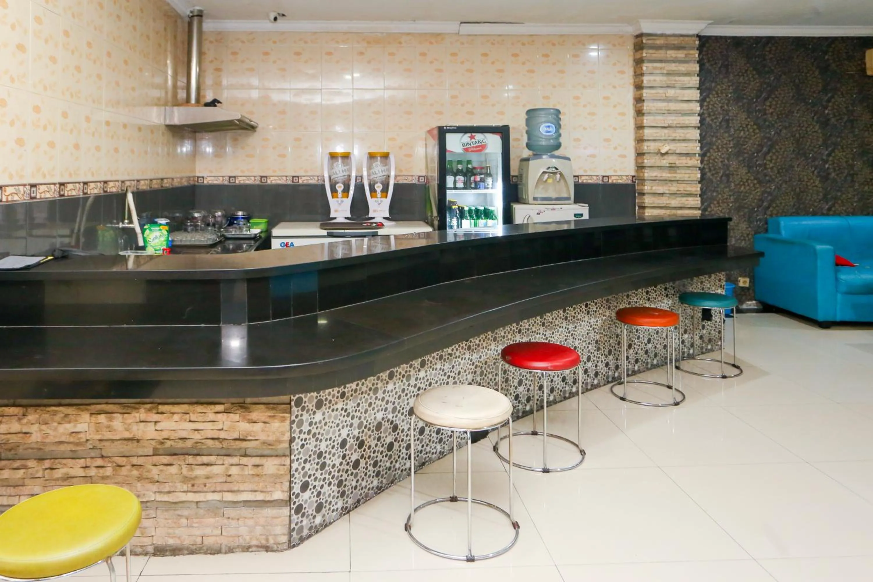 Seating area in Hotel O Bekasi Near Mall Lippo Cikarang Formerly Hotel Addictk