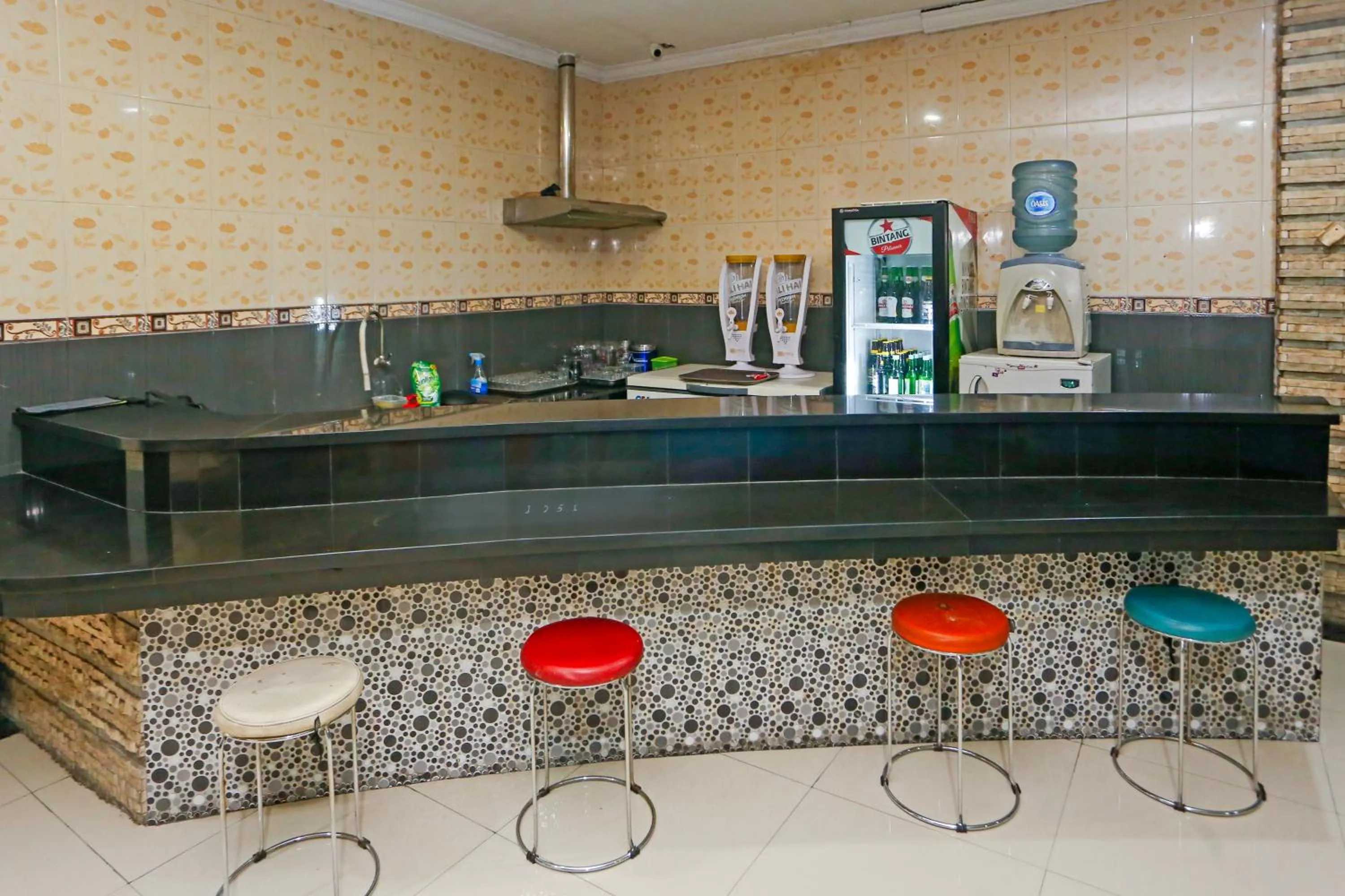 Seating area in Hotel O Bekasi Near Mall Lippo Cikarang Formerly Hotel Addictk