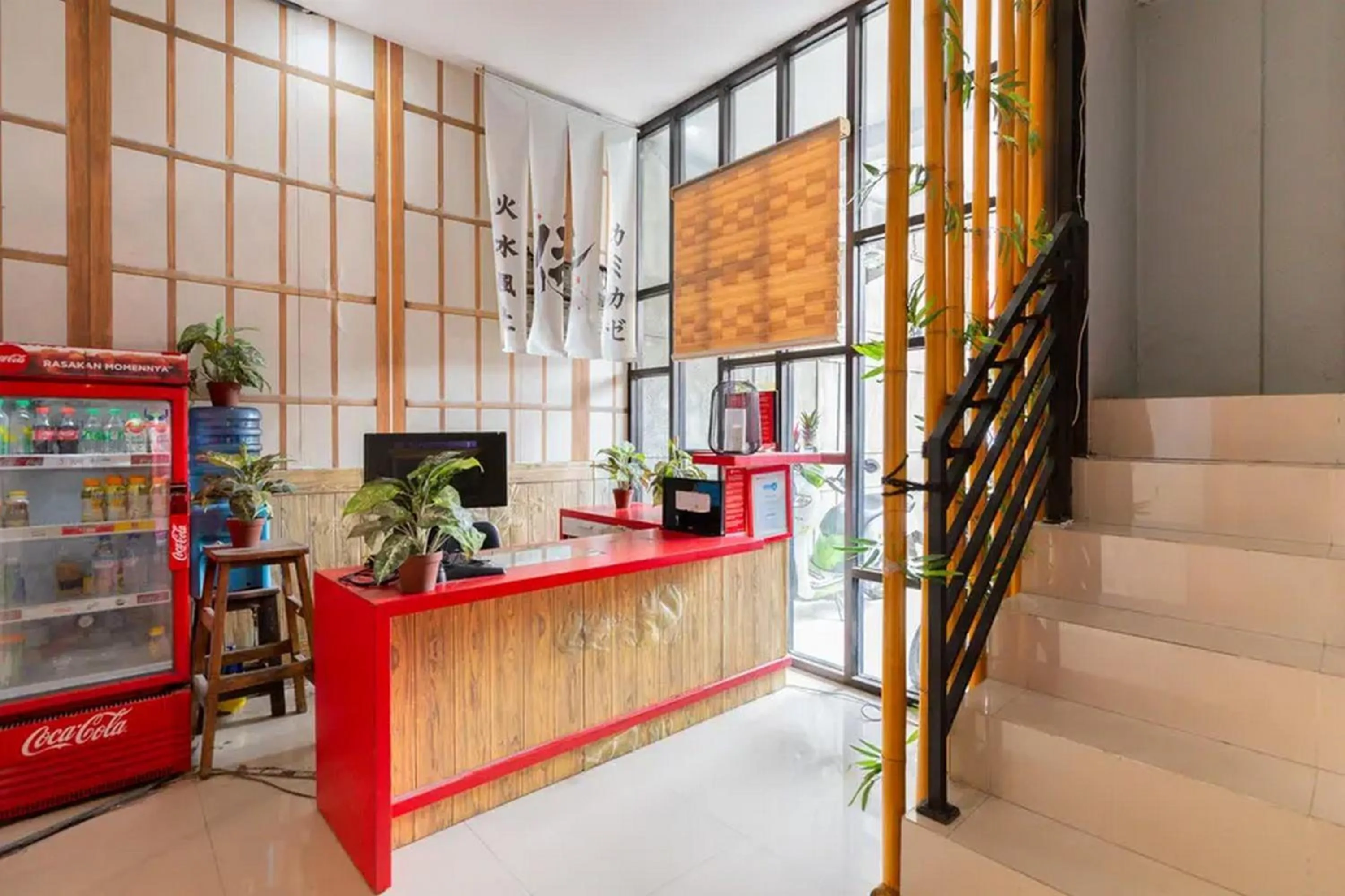 Lobby or reception in RedDoorz @ Manukan Surabaya