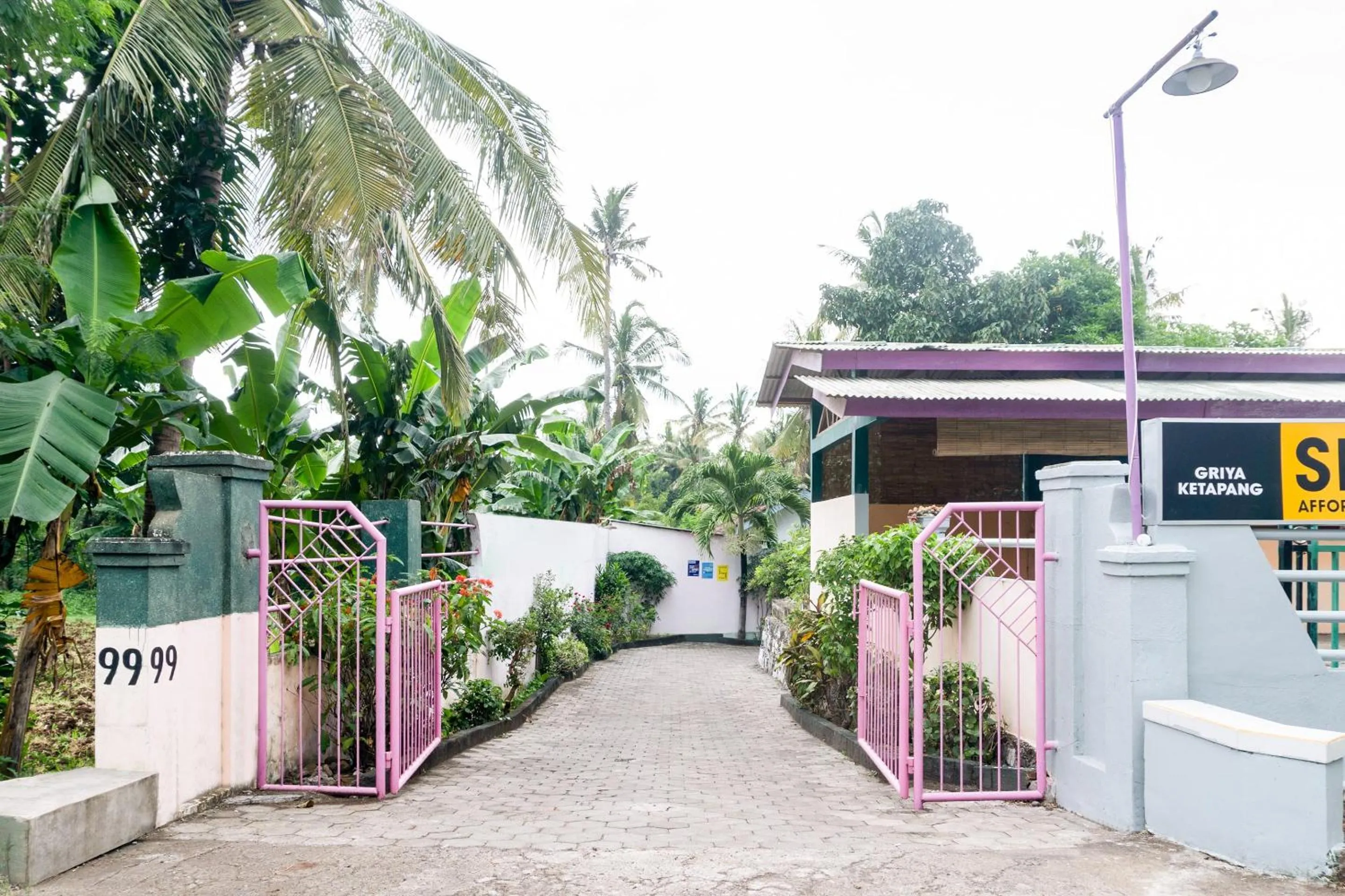 Facade/entrance in Hotel O Griya Ketapang