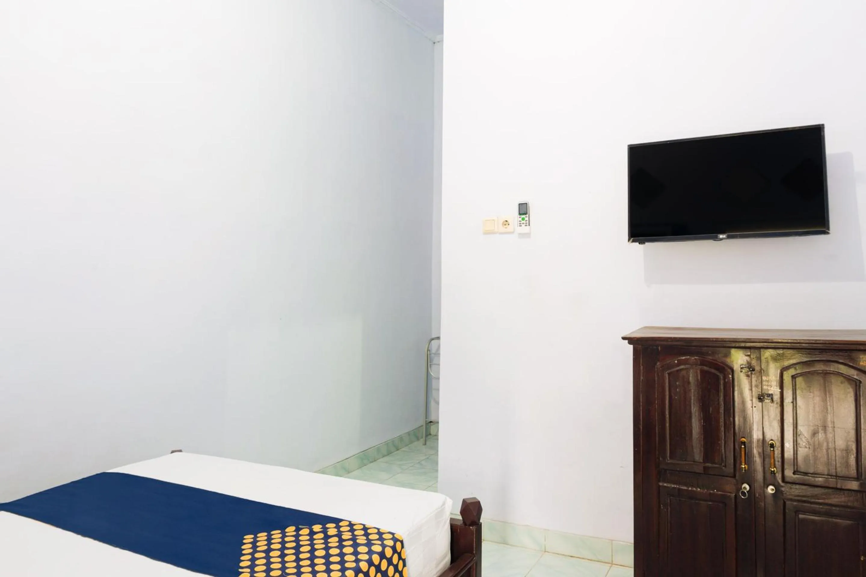 Bedroom, Bed in Hotel O Griya Ketapang