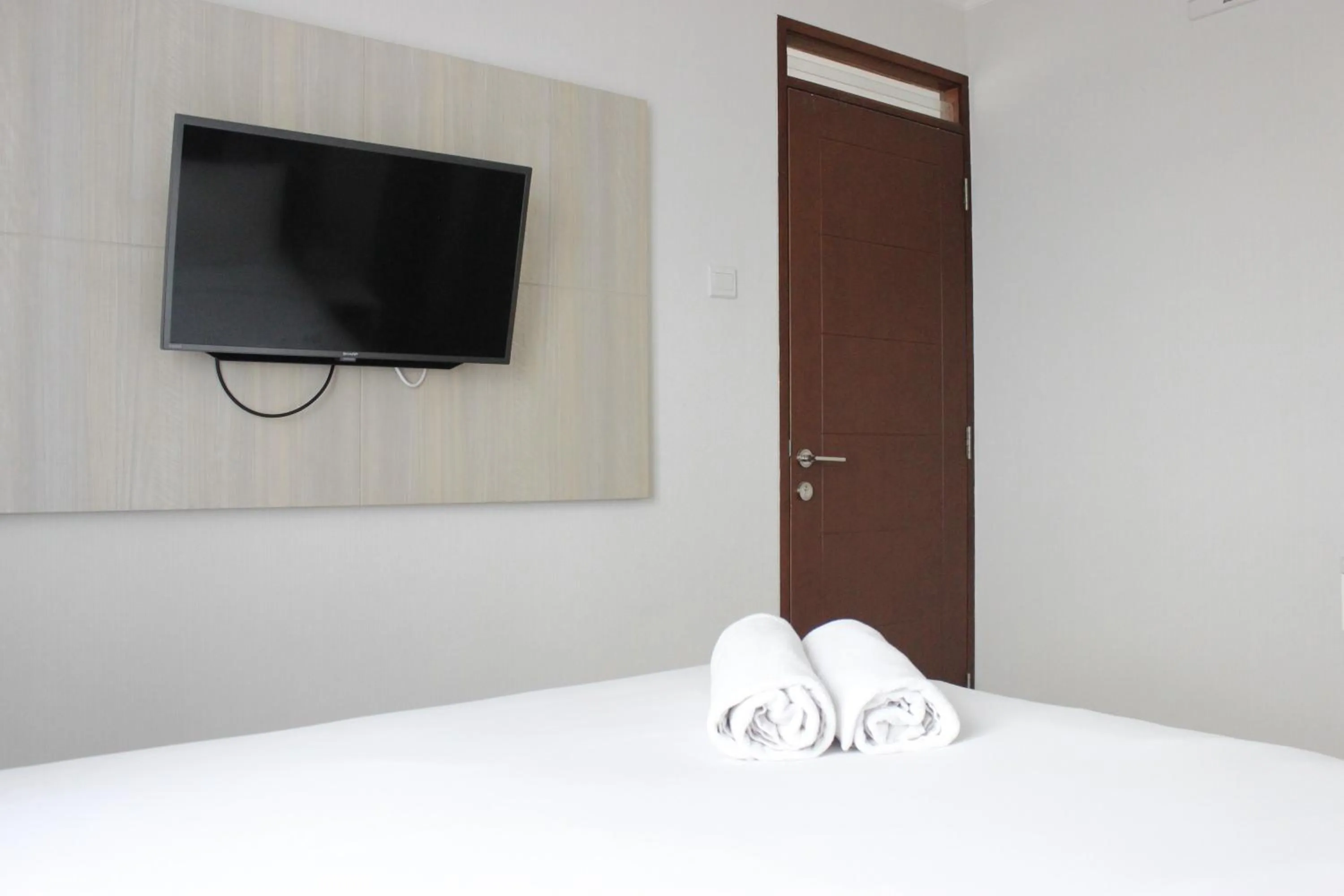 Bright and Stylish 2BR at Gateway Pasteur Apartment By Travelio