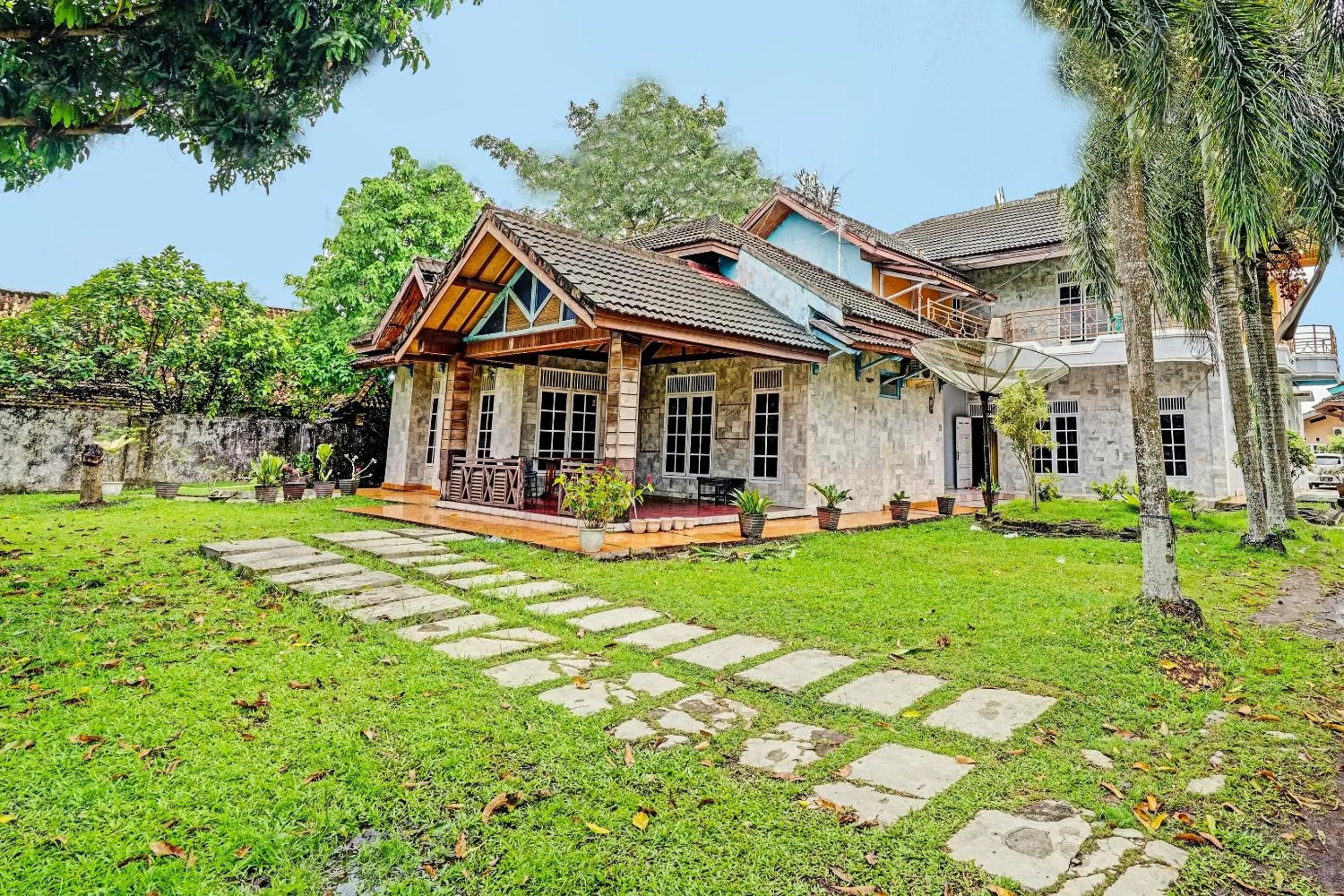 Facade/entrance in OYO 3205 Penginapan Mikial Ismi Kayuagung Syariah