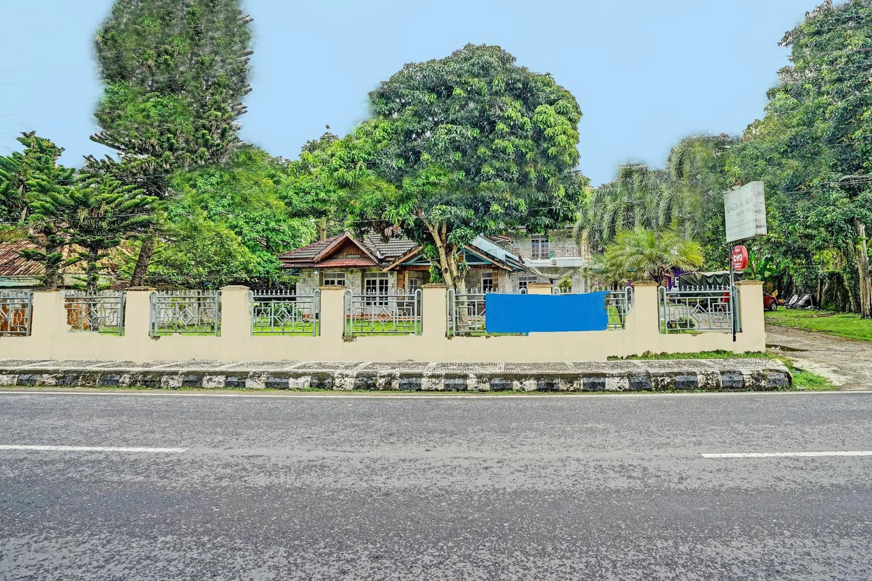 Facade/entrance in OYO 3205 Penginapan Mikial Ismi Kayuagung Syariah