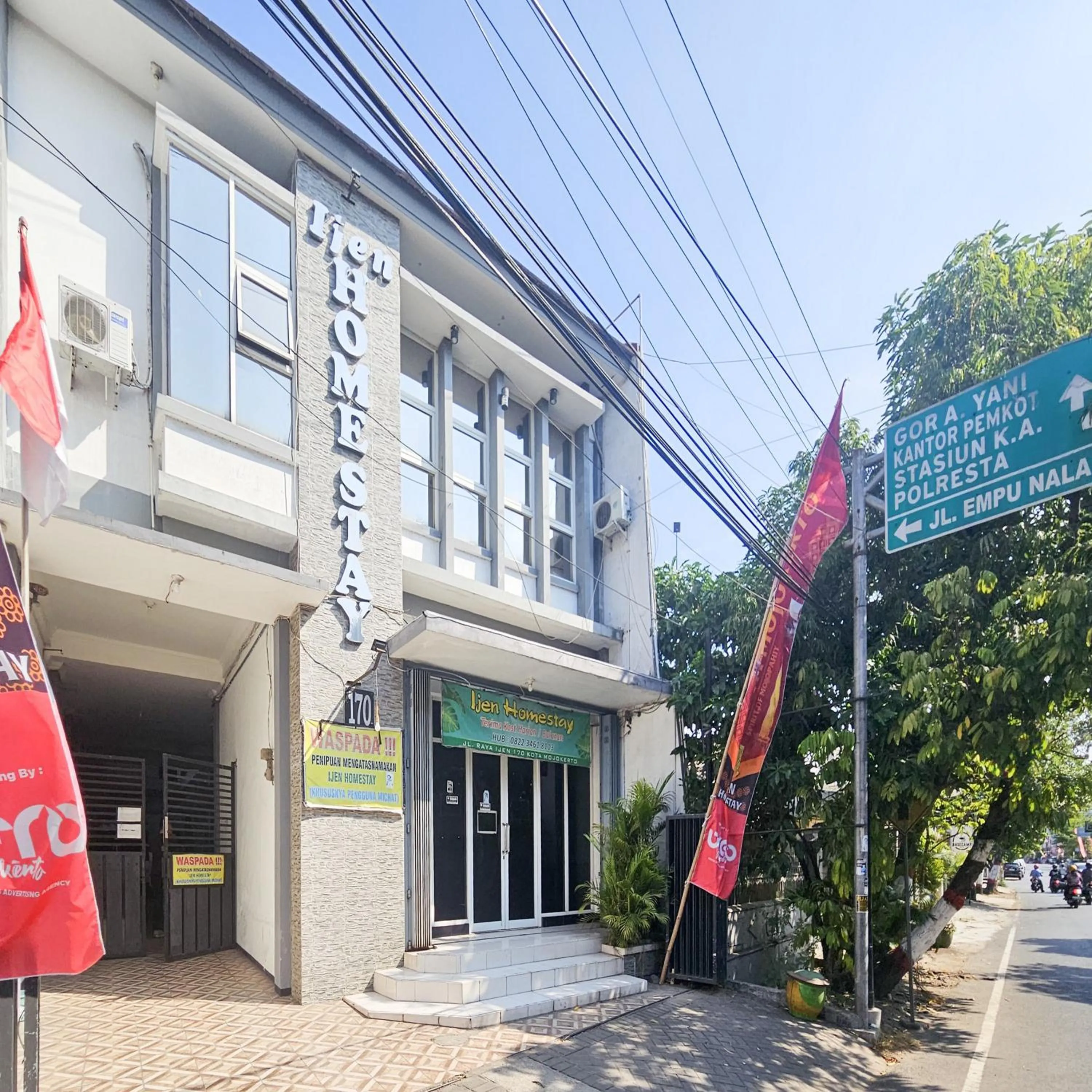 Facade/entrance in Ijen Homestay Mojokerto RedPartner