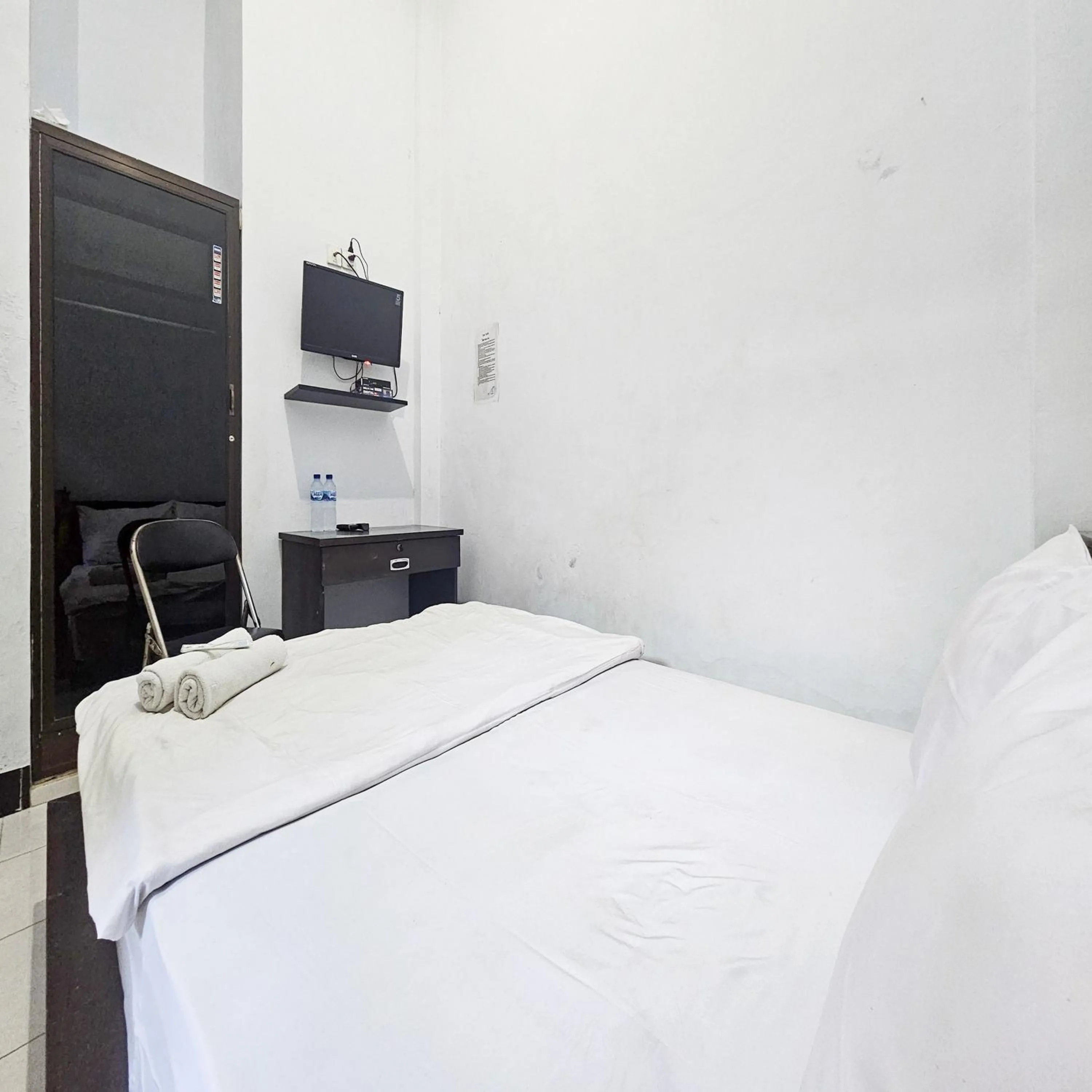 Bedroom, Bed in Ijen Homestay Mojokerto RedPartner