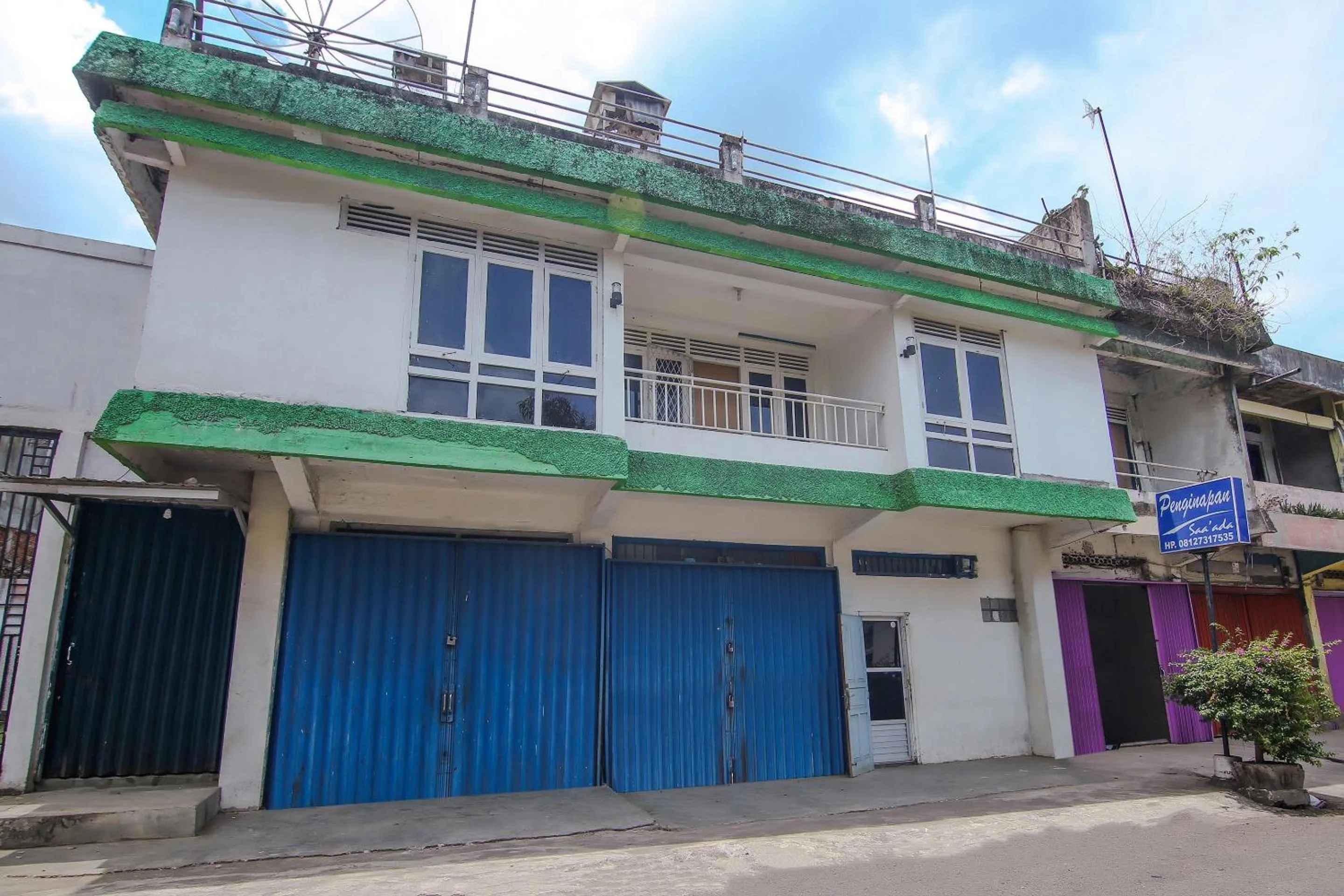 Facade/entrance in OYO 3242 Penginapan Saa'ada Syariah