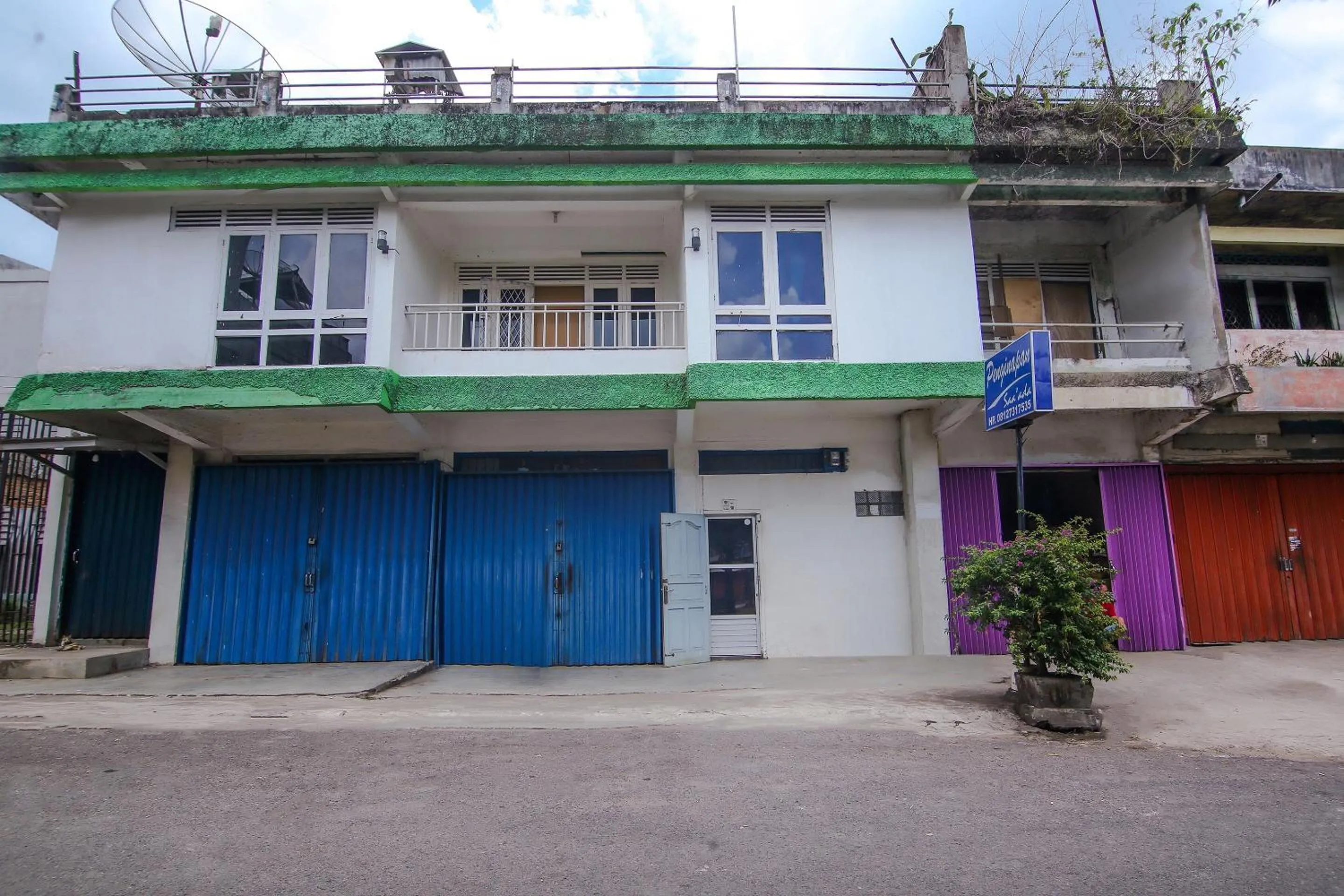 Facade/entrance in OYO 3242 Penginapan Saa'ada Syariah