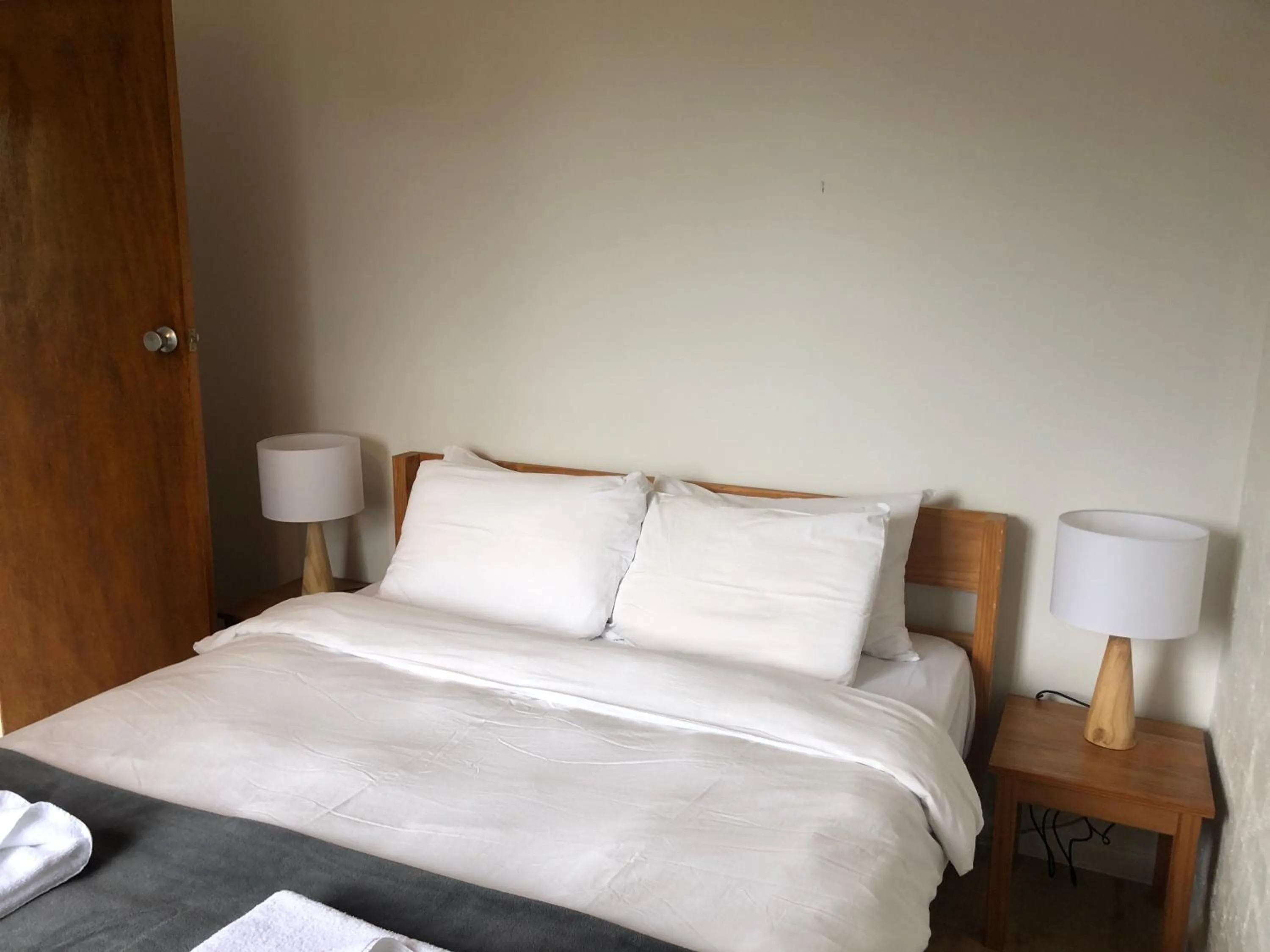 Bed in Turicum AT Monkey Rock Winery & Cider