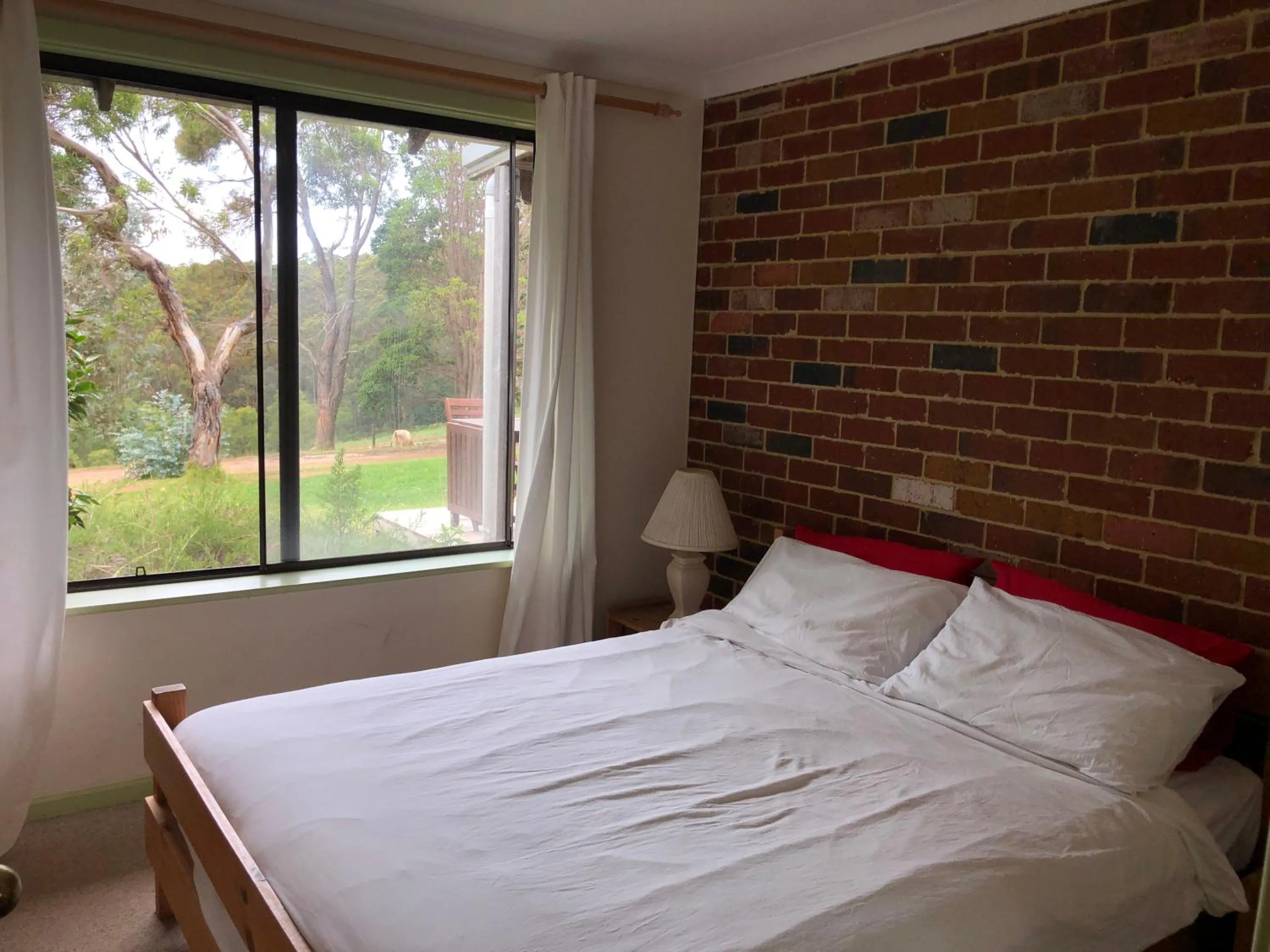 Bed in Turicum AT Monkey Rock Winery & Cider