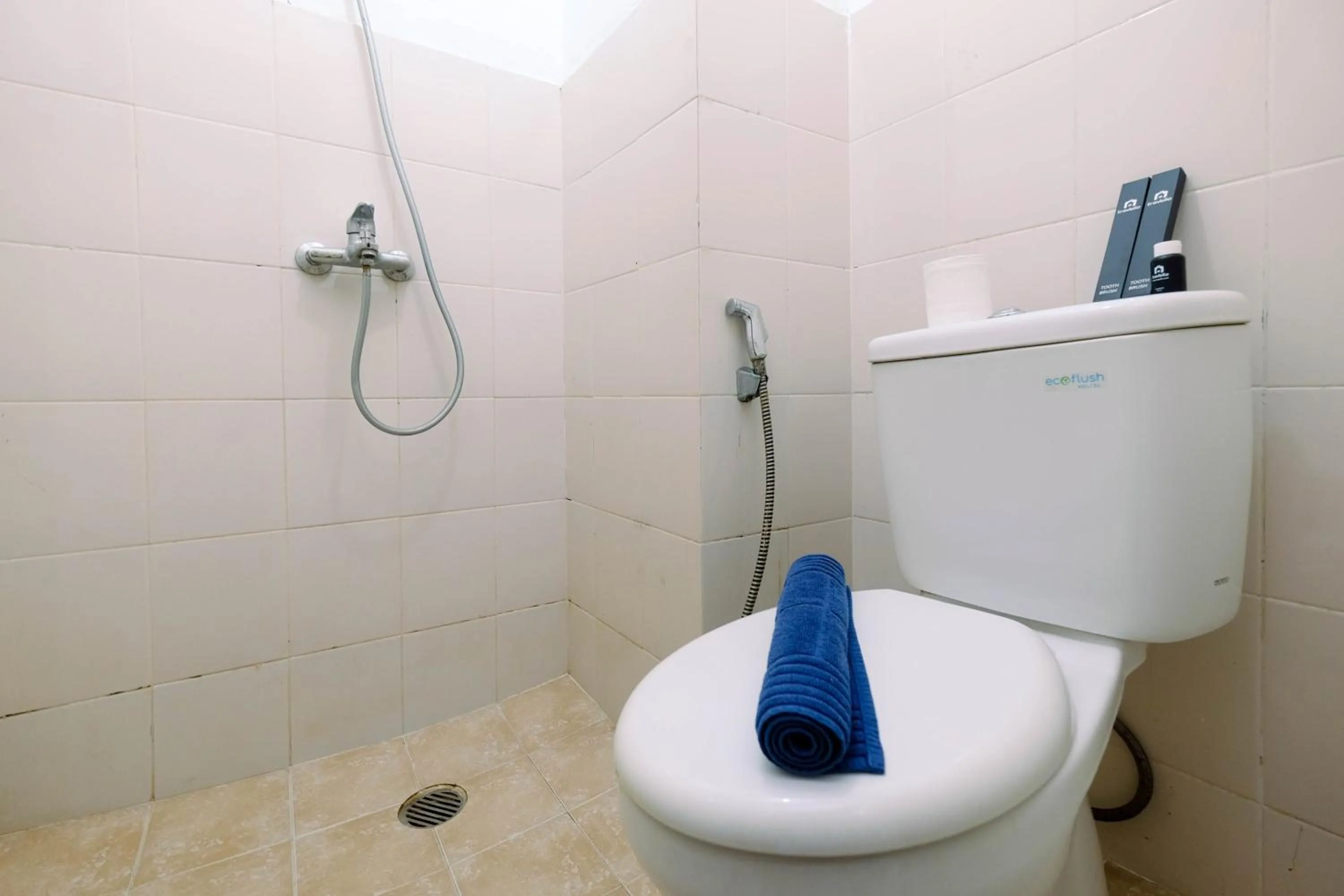 Bathroom in Best Price 1BR Apartment at Teluk Intan By Travelio