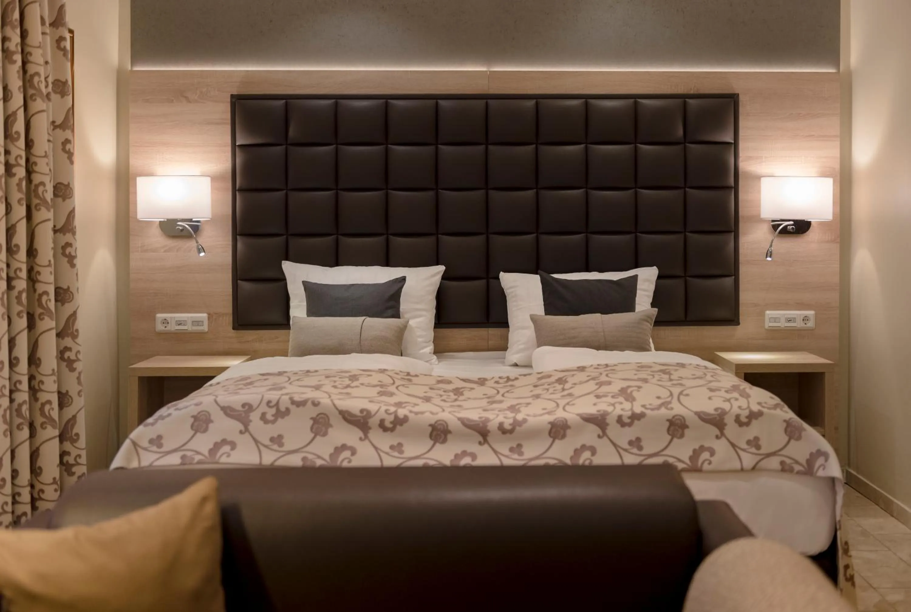 Photo of the whole room, Bed in Hotel-Restaurant Barbarossahof