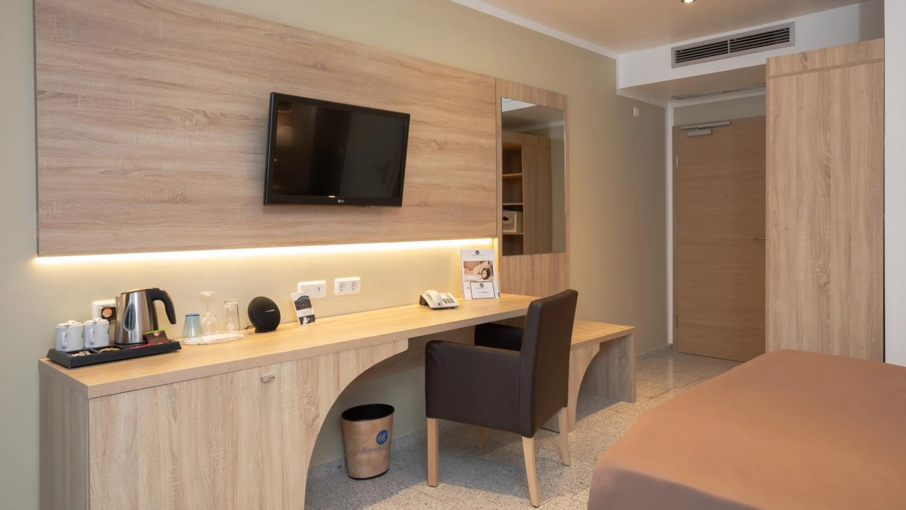 Seating area, Bed in Hotel-Restaurant Barbarossahof