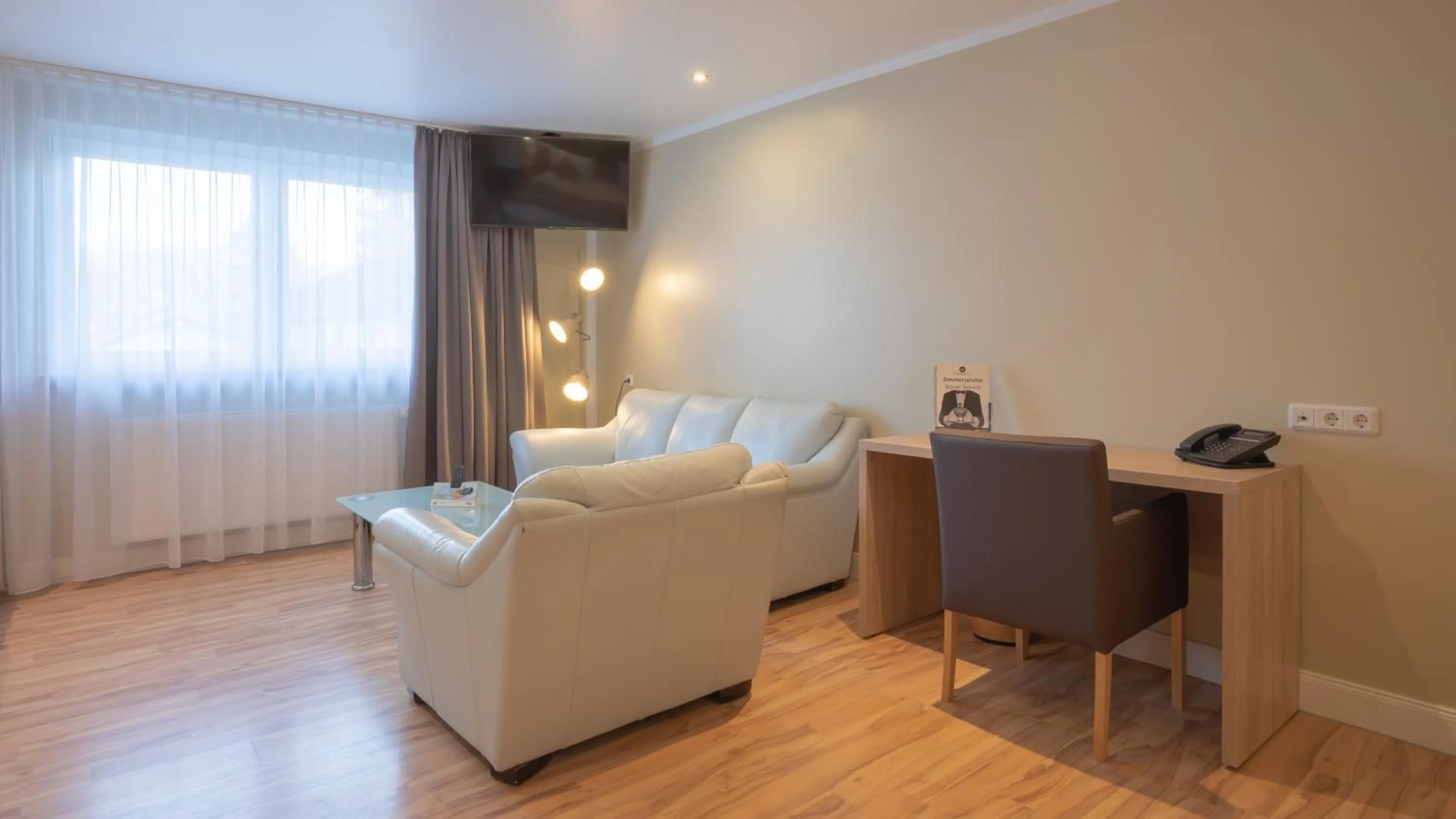 Photo of the whole room, Bed in Hotel-Restaurant Barbarossahof