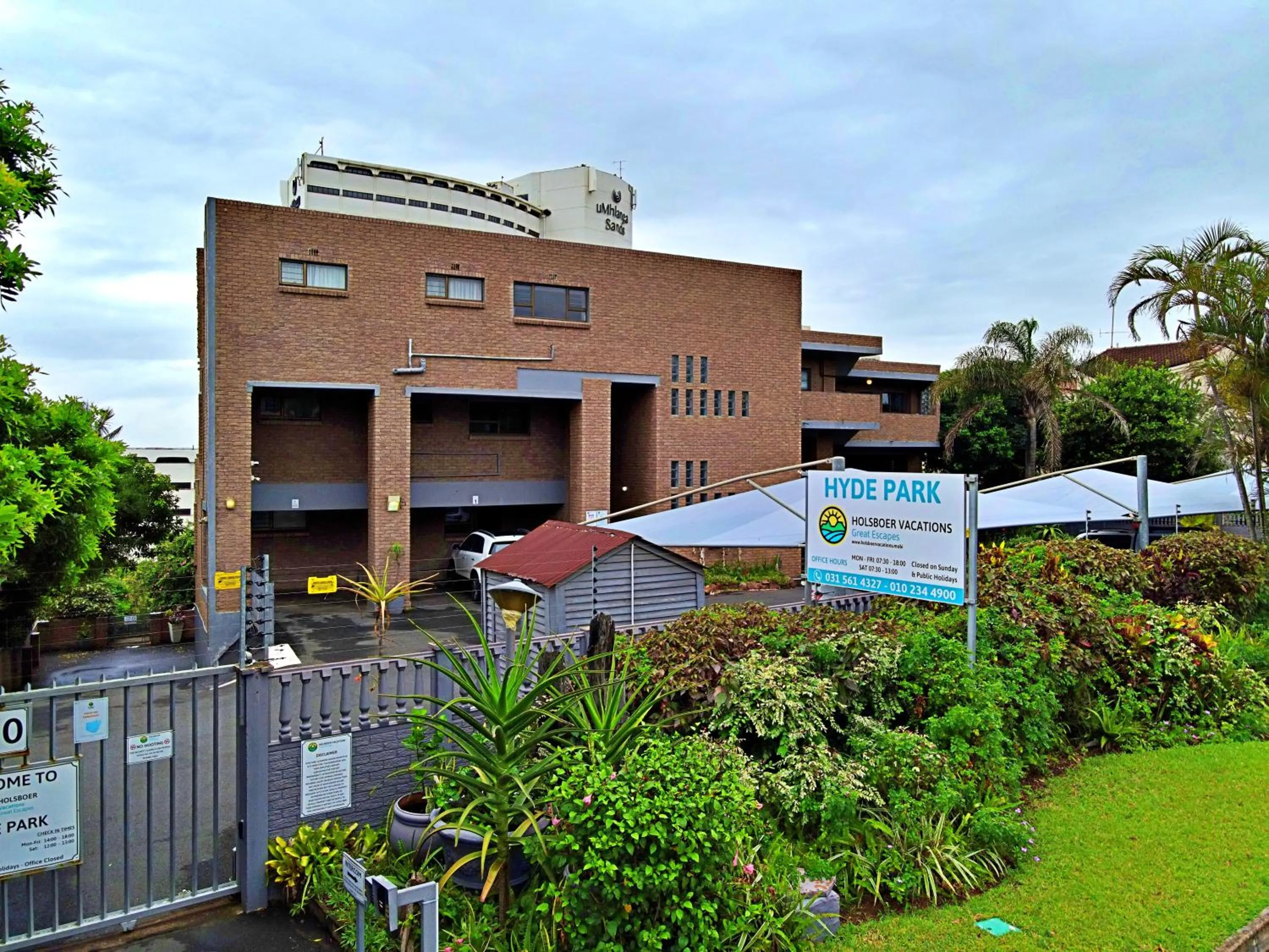 Property building in Hyde Park