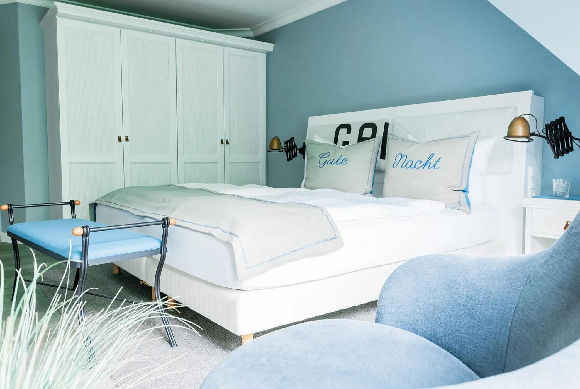 Photo of the whole room, Bed in Hotel Am Medemufer