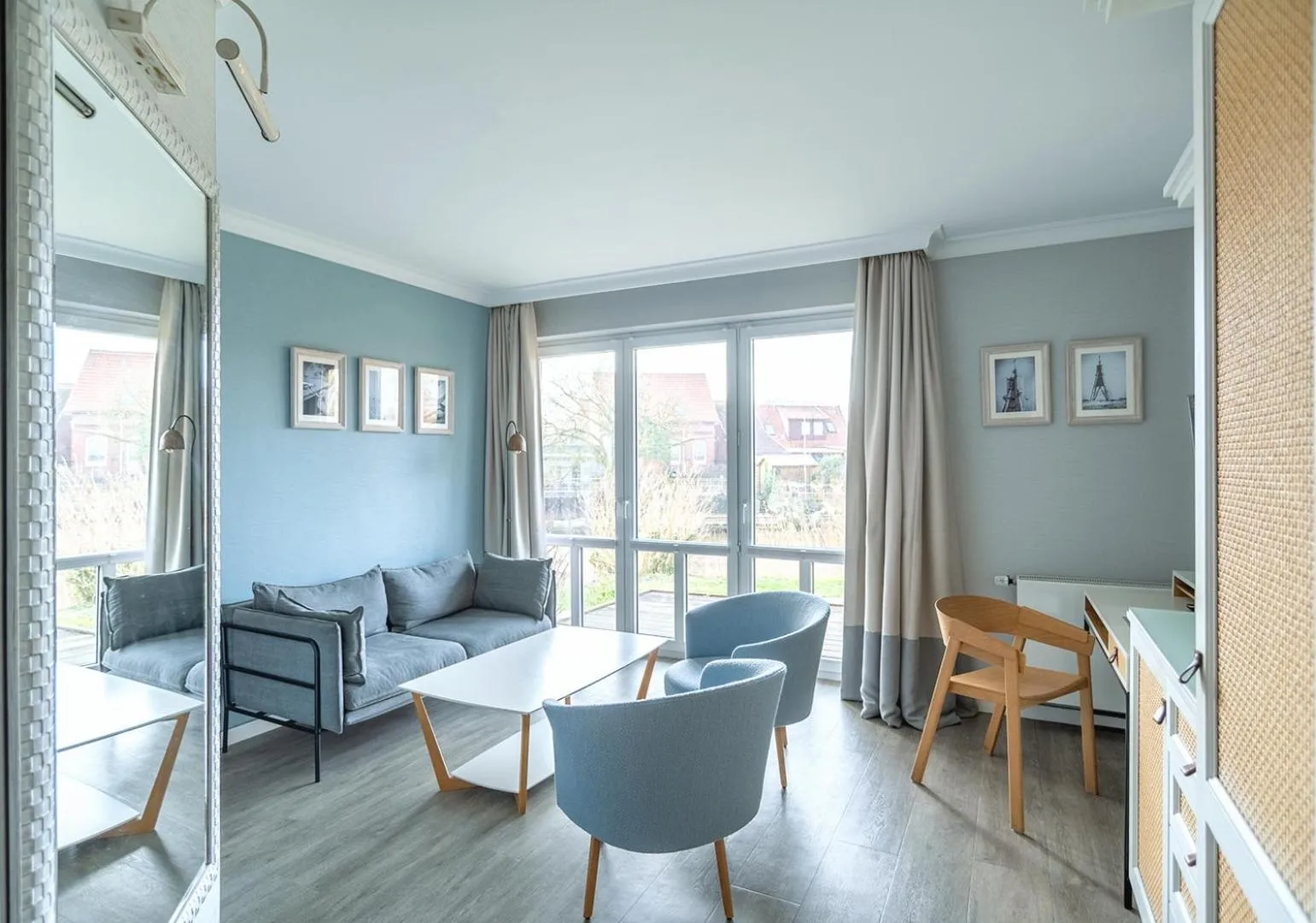 Photo of the whole room in Hotel Am Medemufer