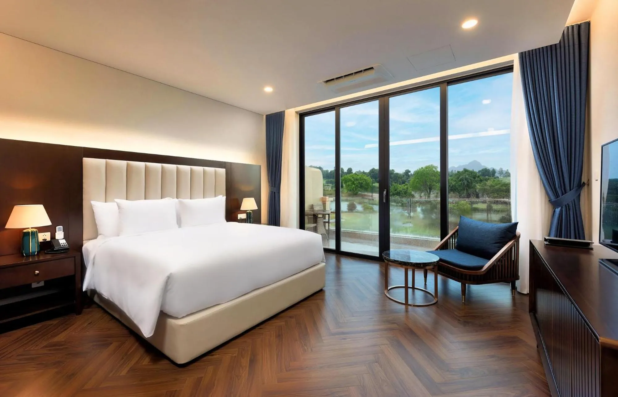 Bed in Wyndham Sky Lake Resort and Villas