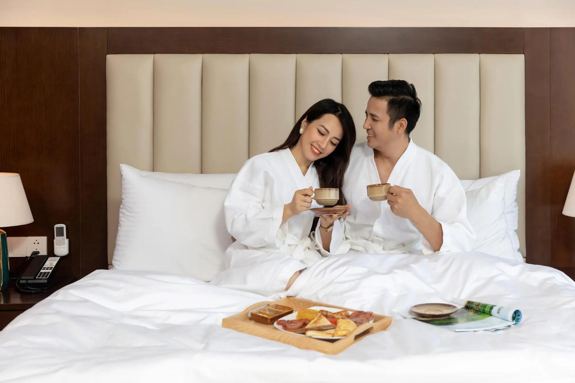 room service, Bed in Wyndham Sky Lake Resort and Villas