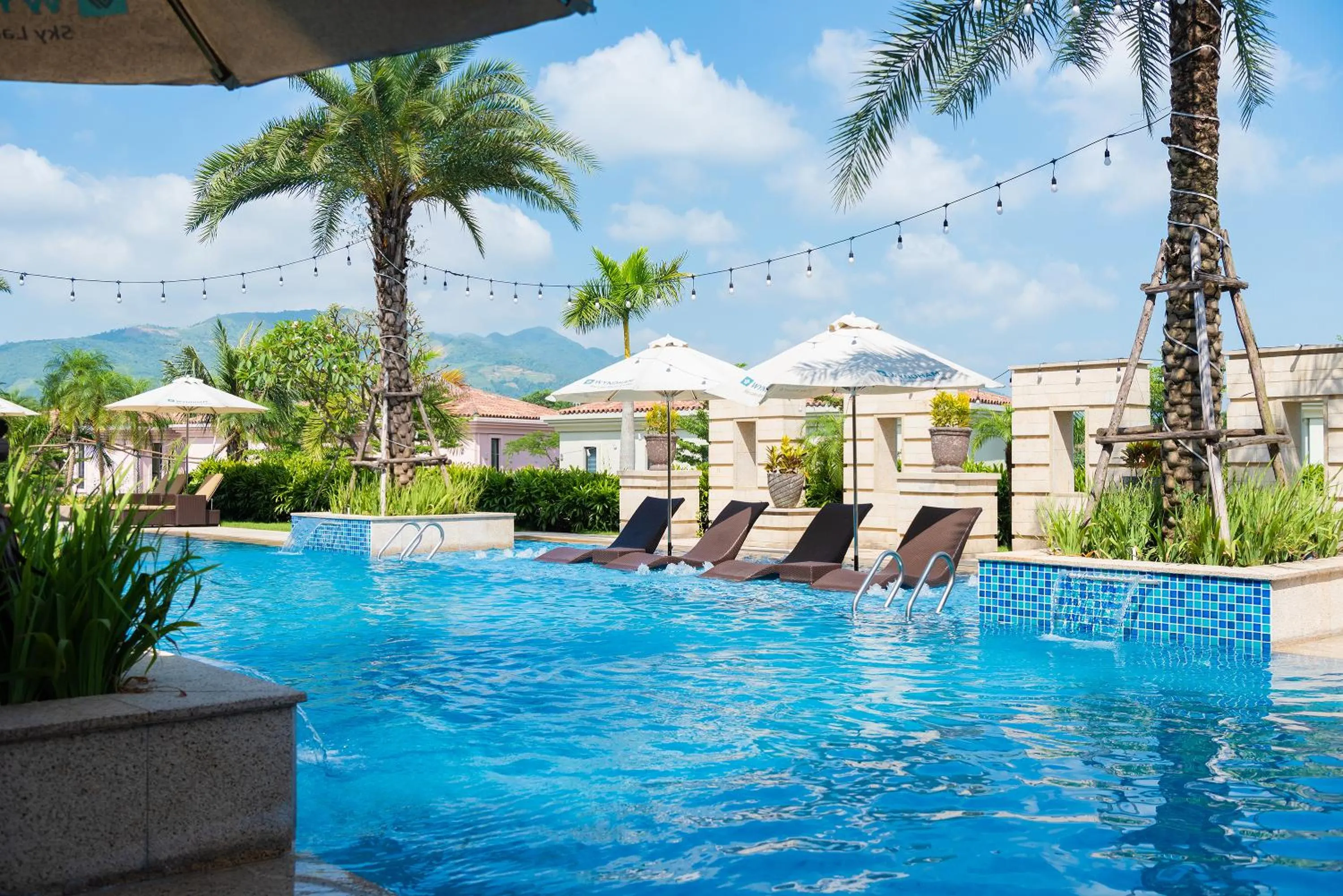 Swimming pool in Wyndham Sky Lake Resort and Villas