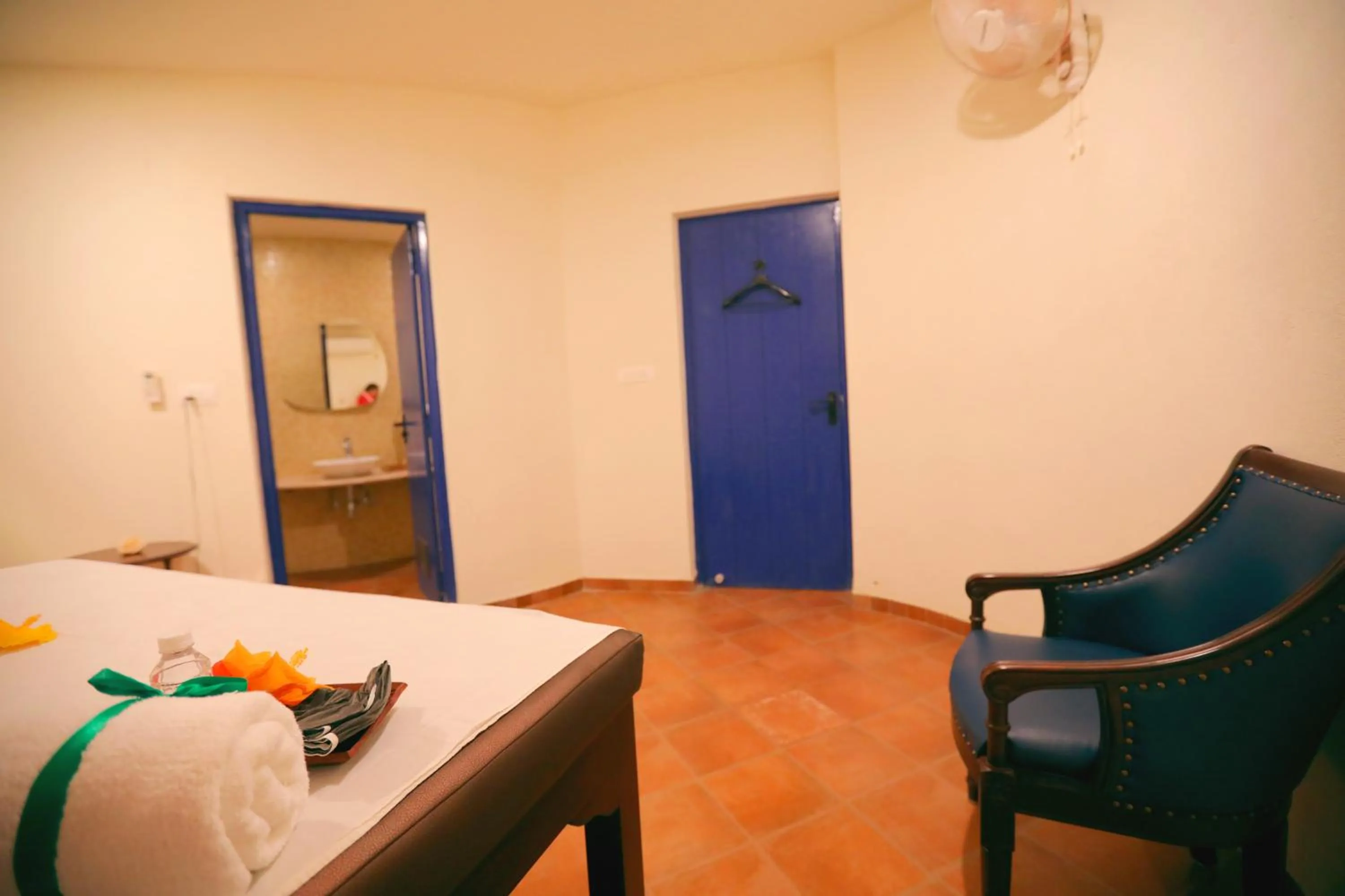 Spa and wellness centre/facilities, Bed in Ramee Royal Resort & Spa - Udaipur