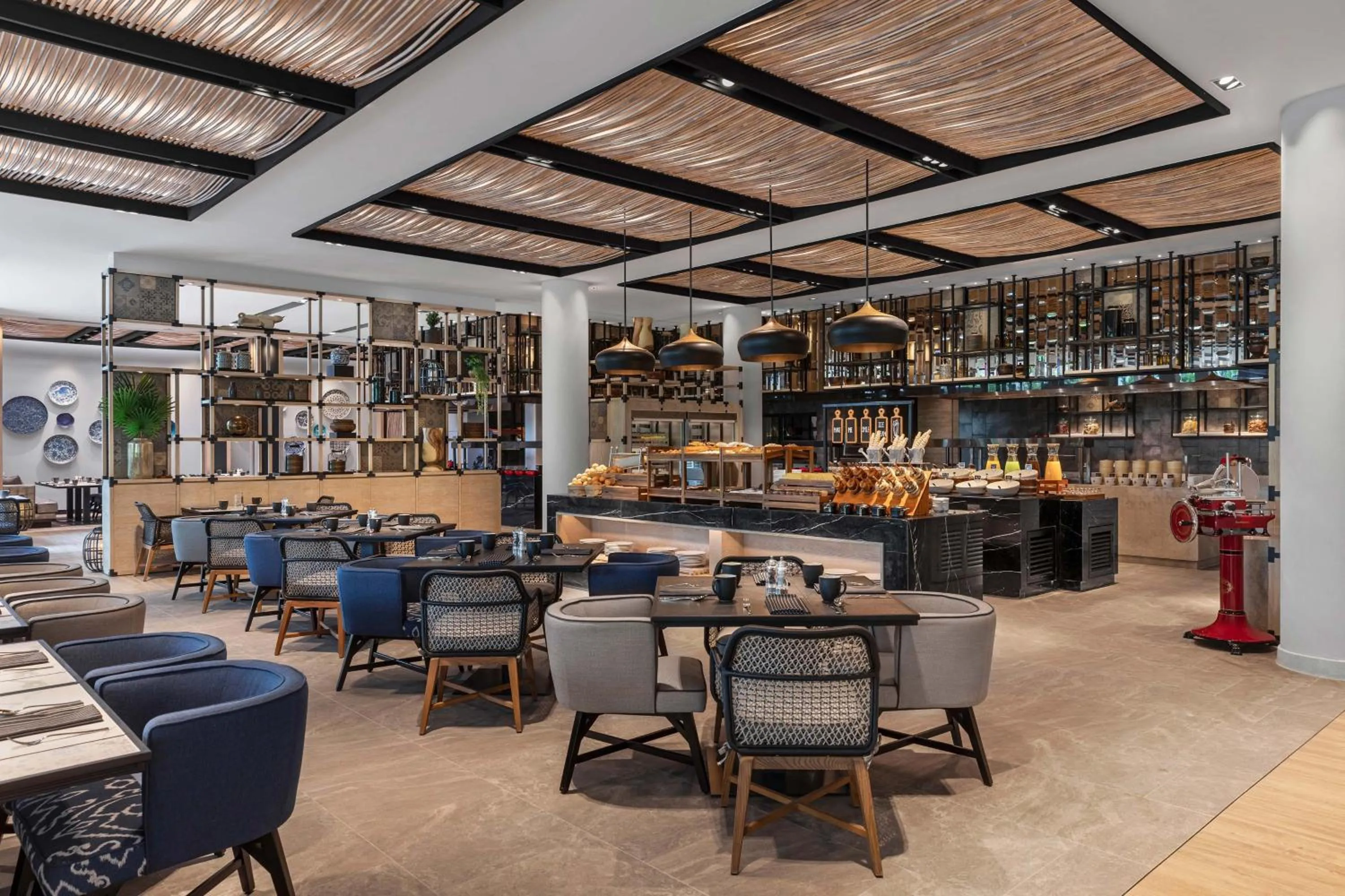 Kitchen or kitchenette in Four Points by Sheraton Phuket Patong Beach Resort