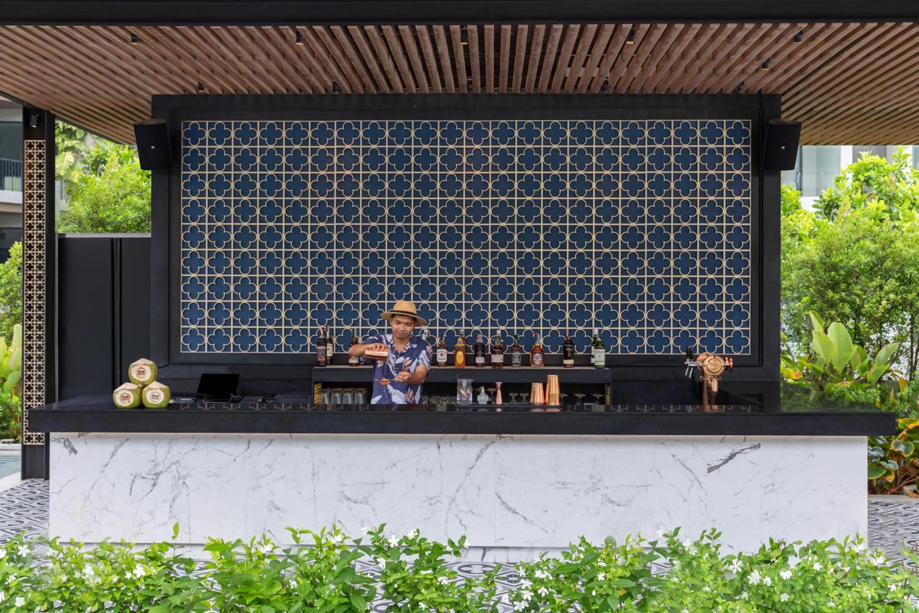 Lounge or bar in Four Points by Sheraton Phuket Patong Beach Resort