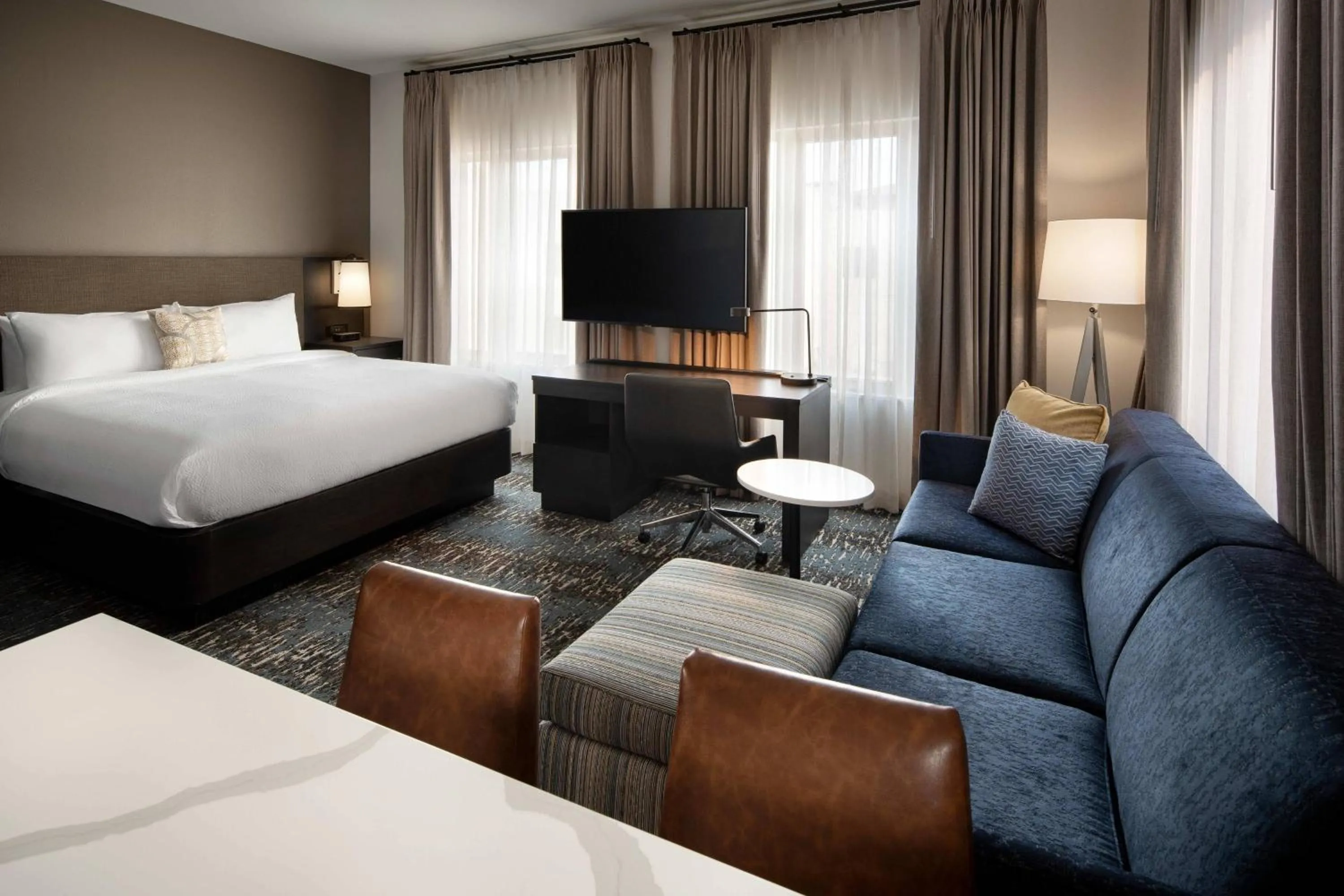 Photo of the whole room, Bed in Residence Inn Los Angeles Glendale