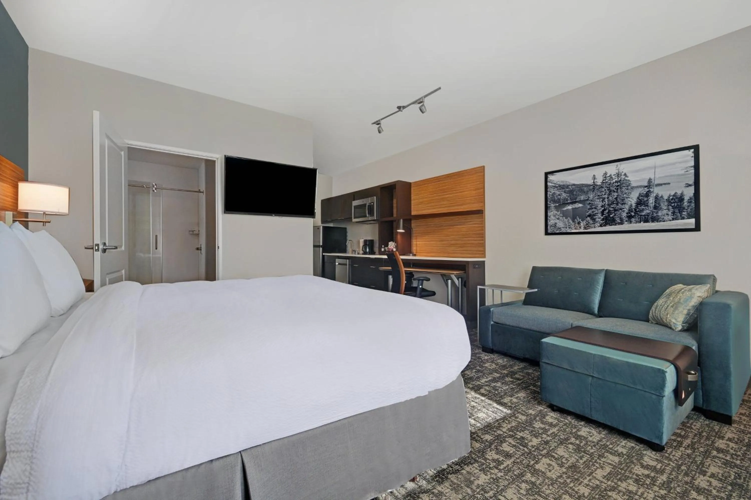 Photo of the whole room, Bed in TownePlace Suites Sacramento Airport Natomas