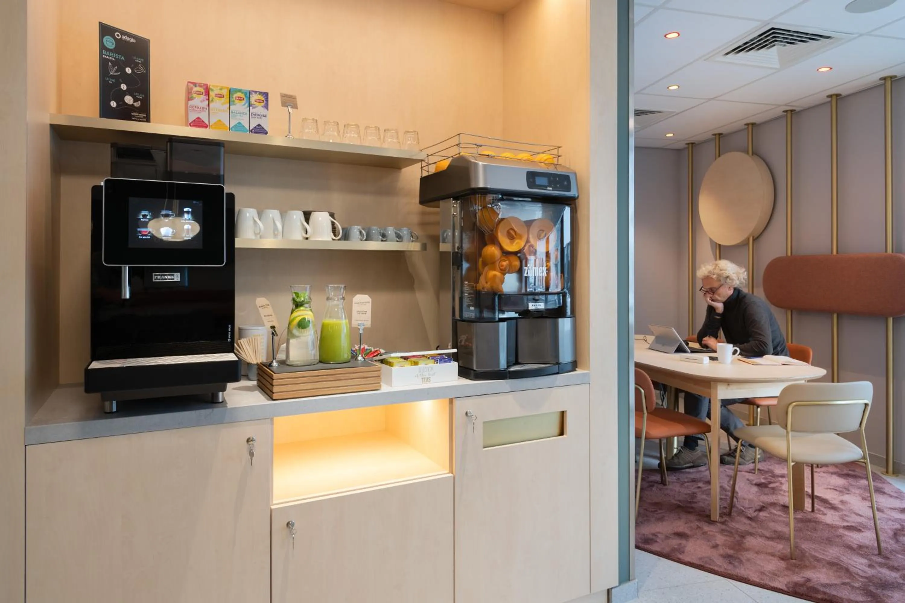 Communal lounge/ TV room in Adagio access Brussels Delta