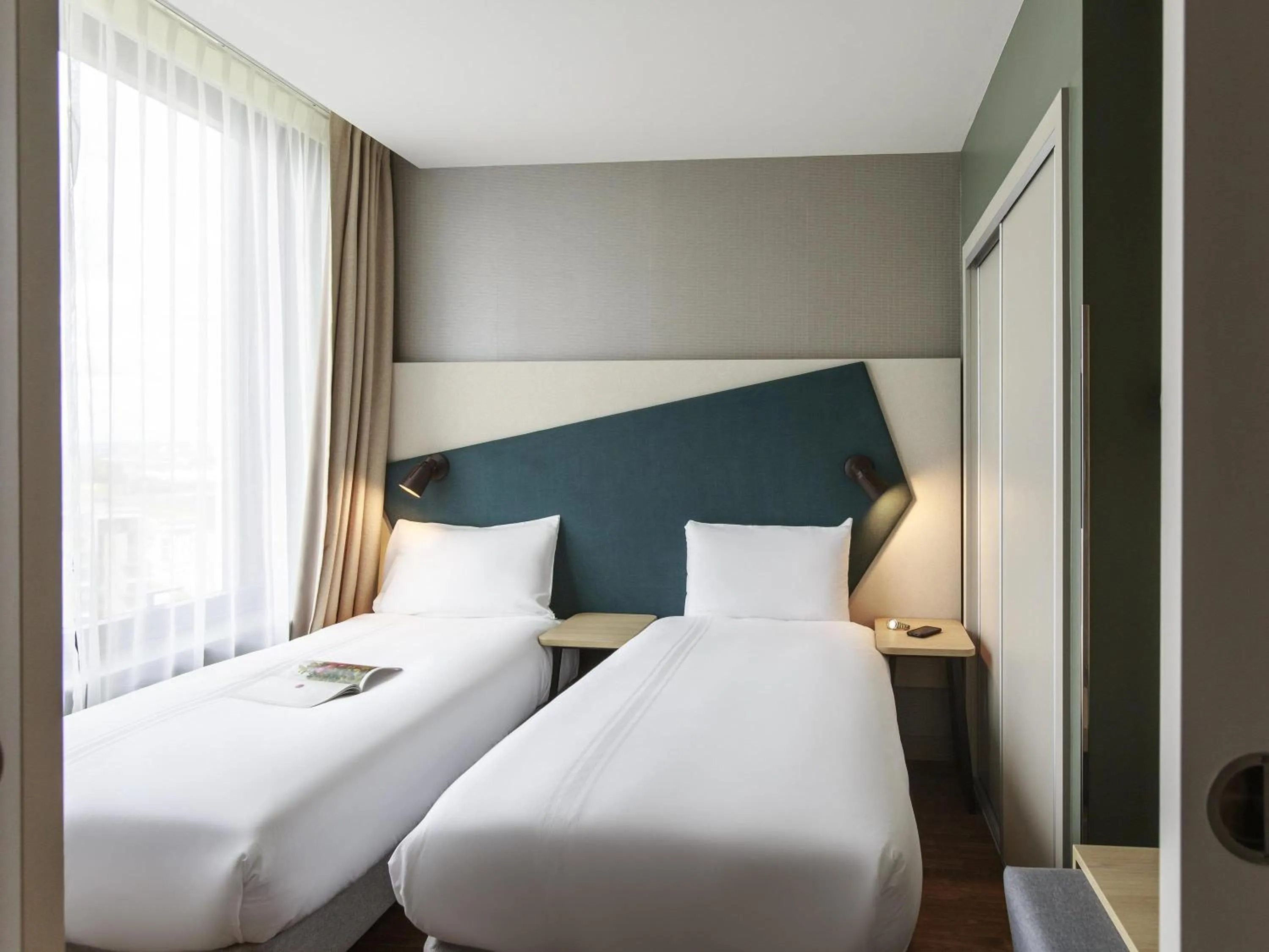 Bedroom, Bed in Aparthotel Adagio London Stratford