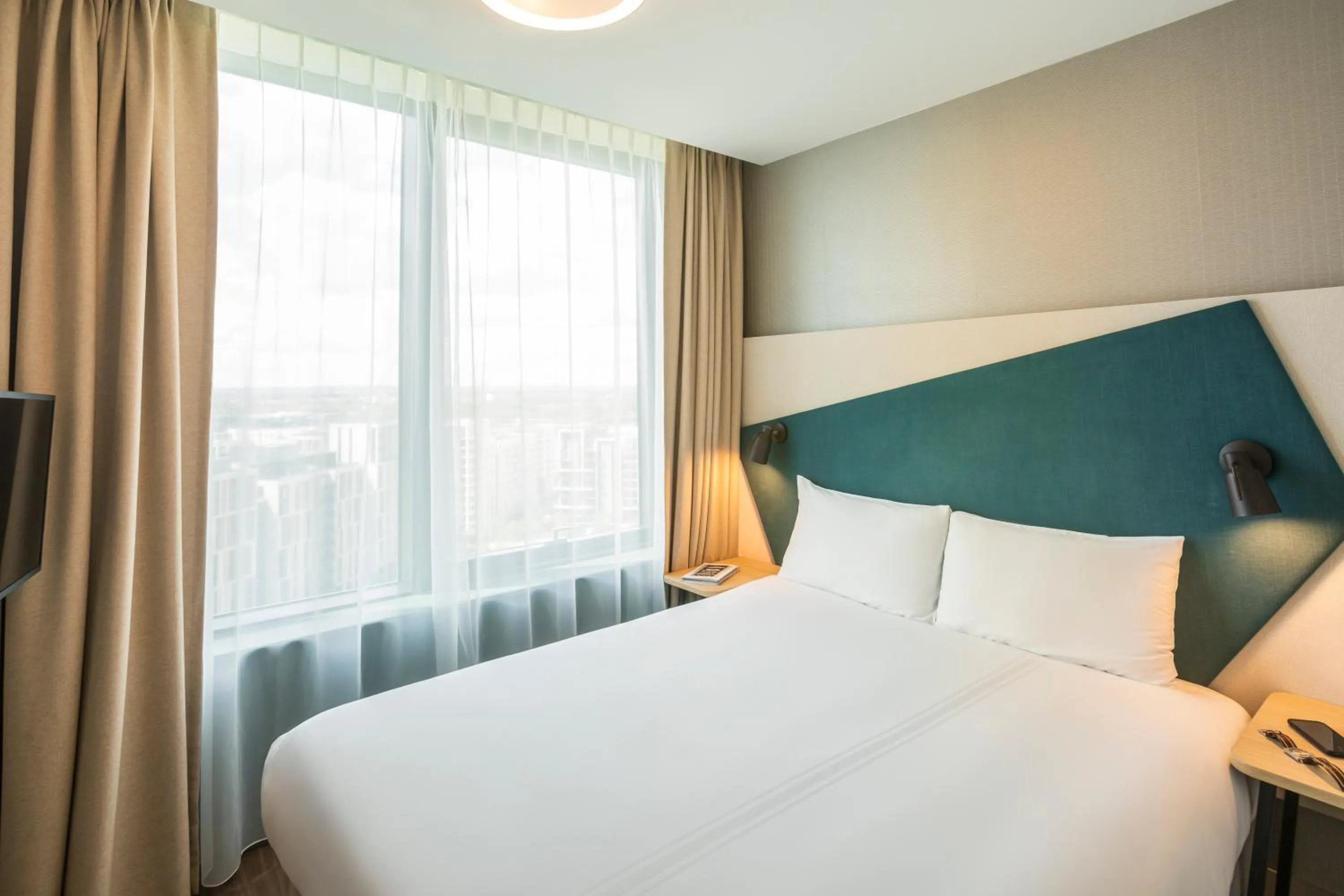 Bedroom, Bed in Aparthotel Adagio London Stratford