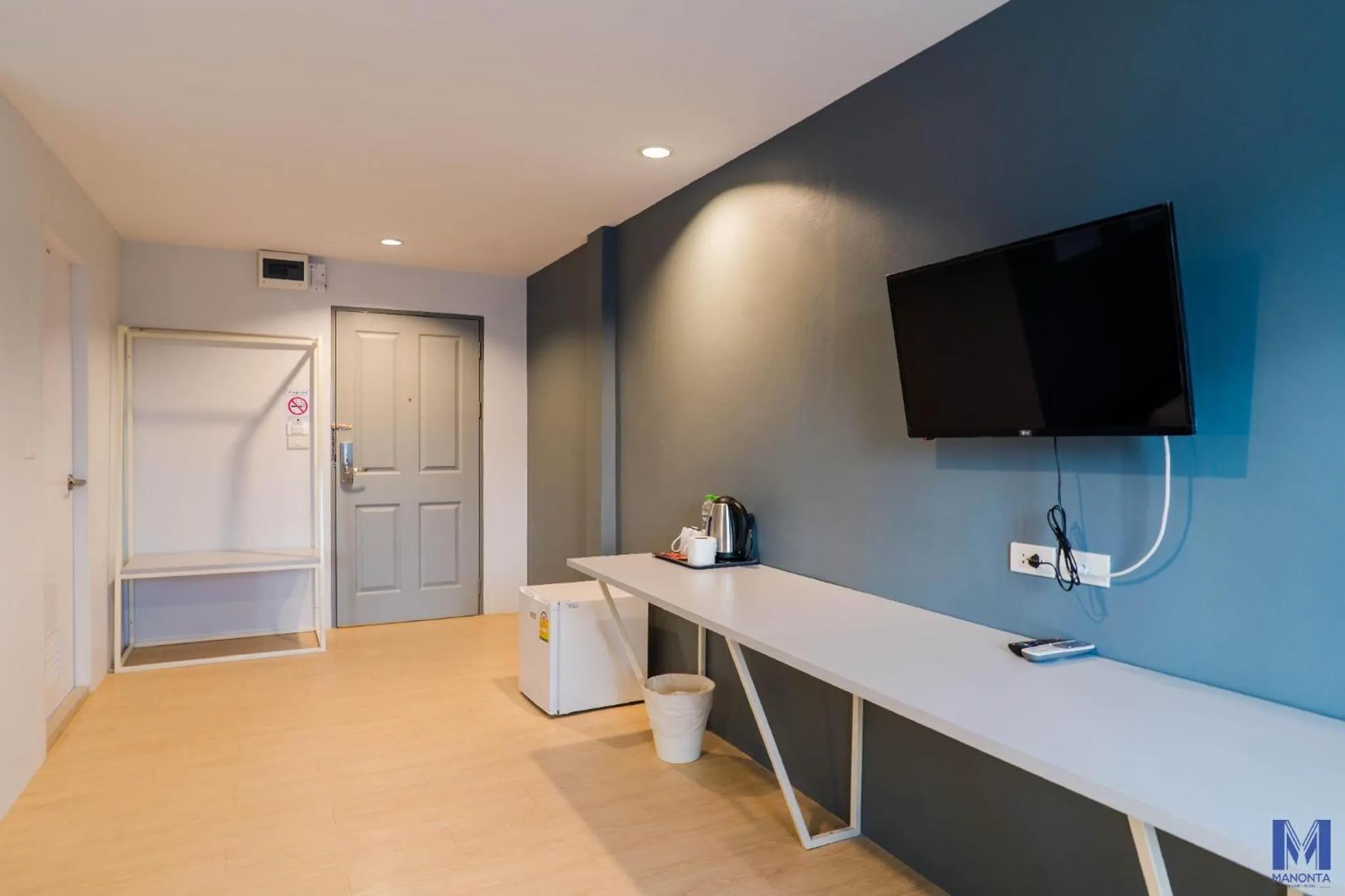 TV and multimedia in Manonta Budget Hotel