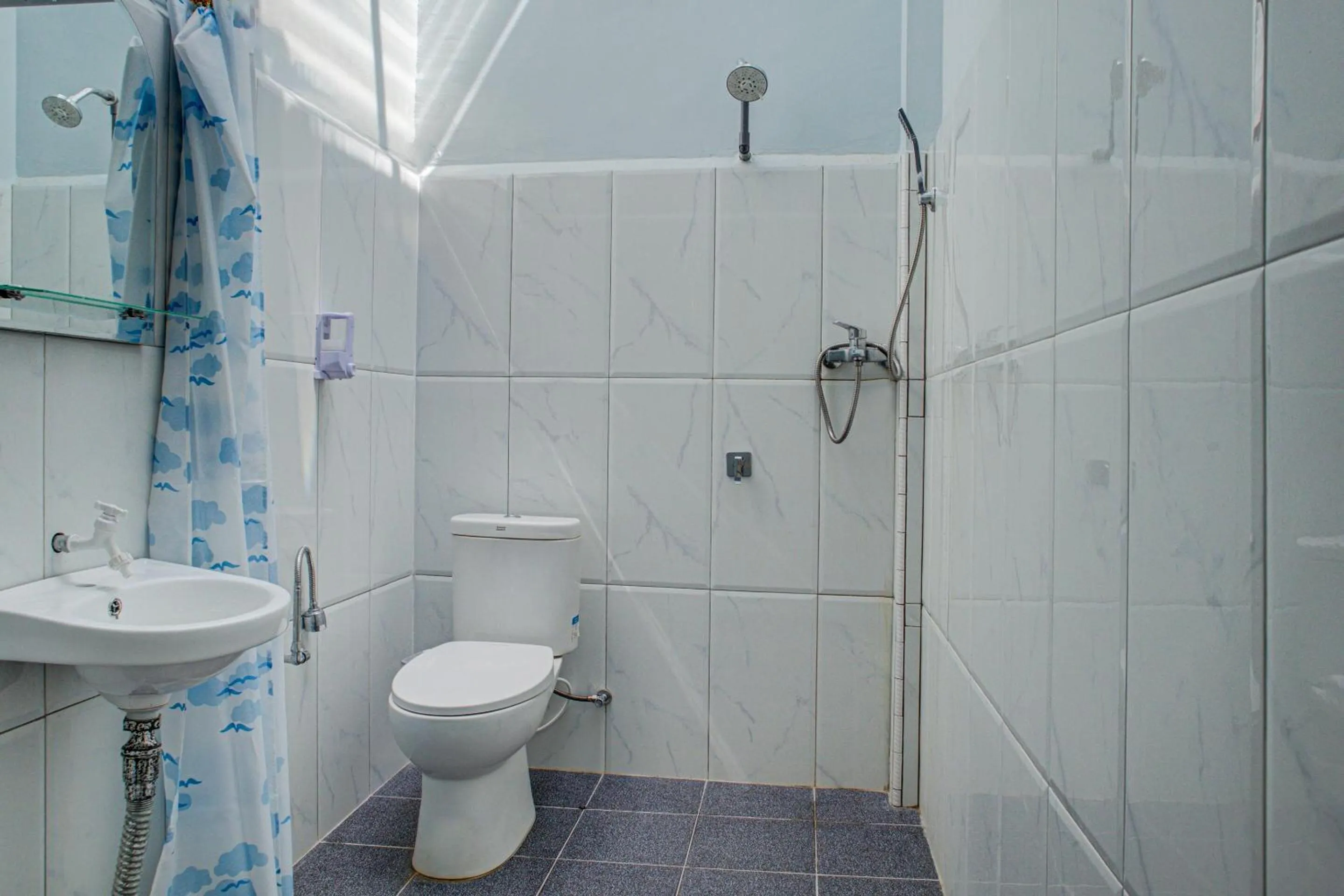 Bathroom in OYO 3266 Alifah Residence Syariah