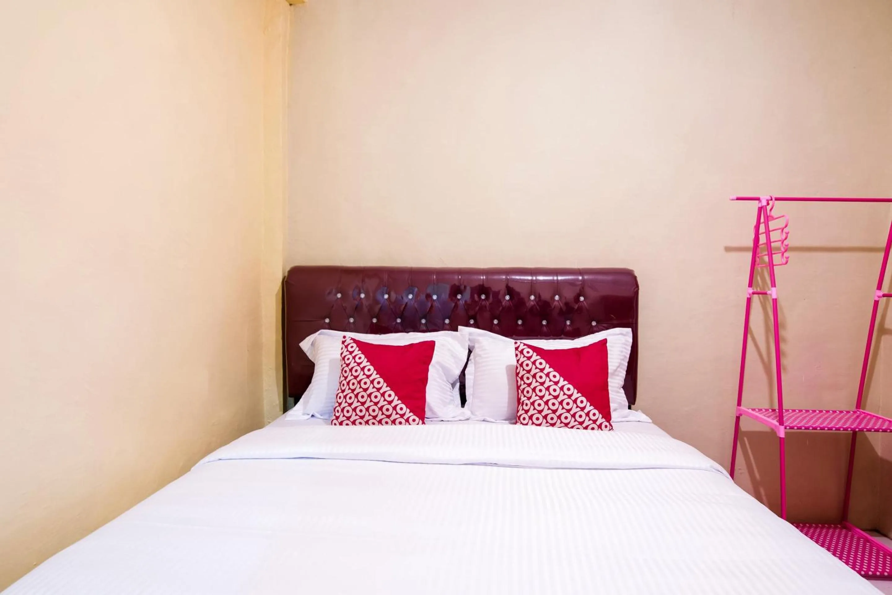 Bedroom, Bed in Hotel O Lansano Residence Syariah