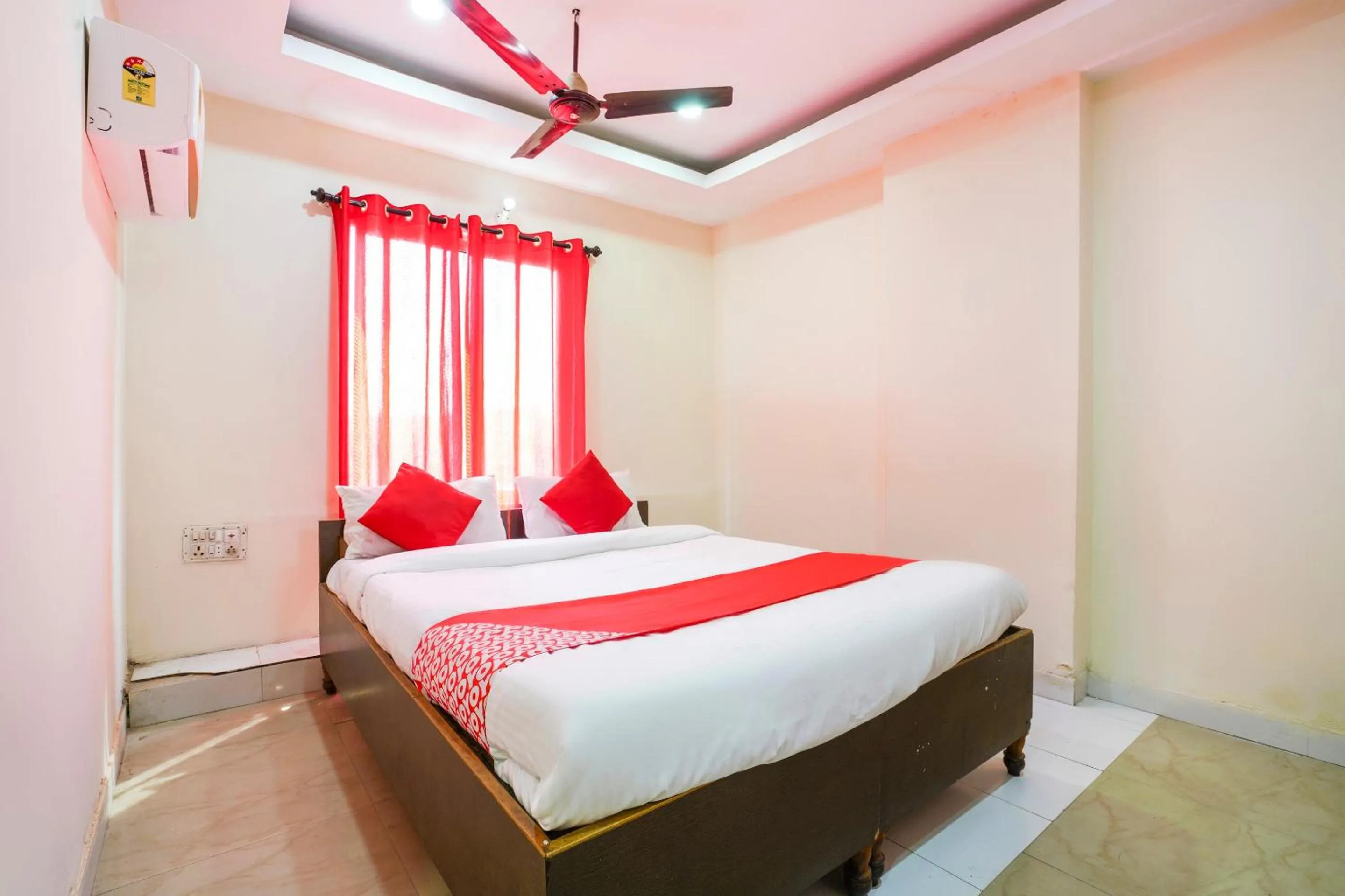 Bedroom, Bed in SPOT ON Hotel Hyderabad Continental