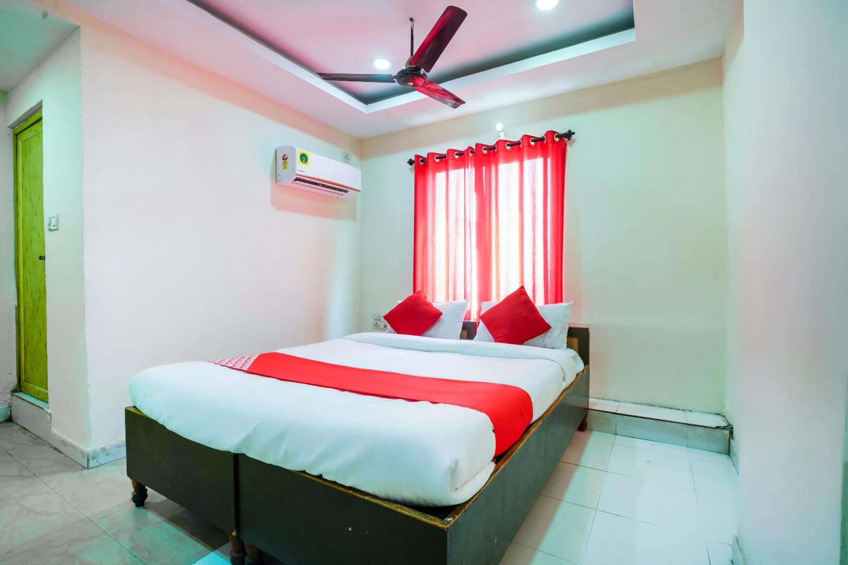 Bedroom, Bed in SPOT ON Hotel Hyderabad Continental