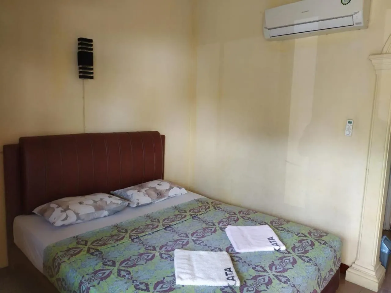 Bedroom, Bed in Hotel O Penginapan Putri Asih Sawarna