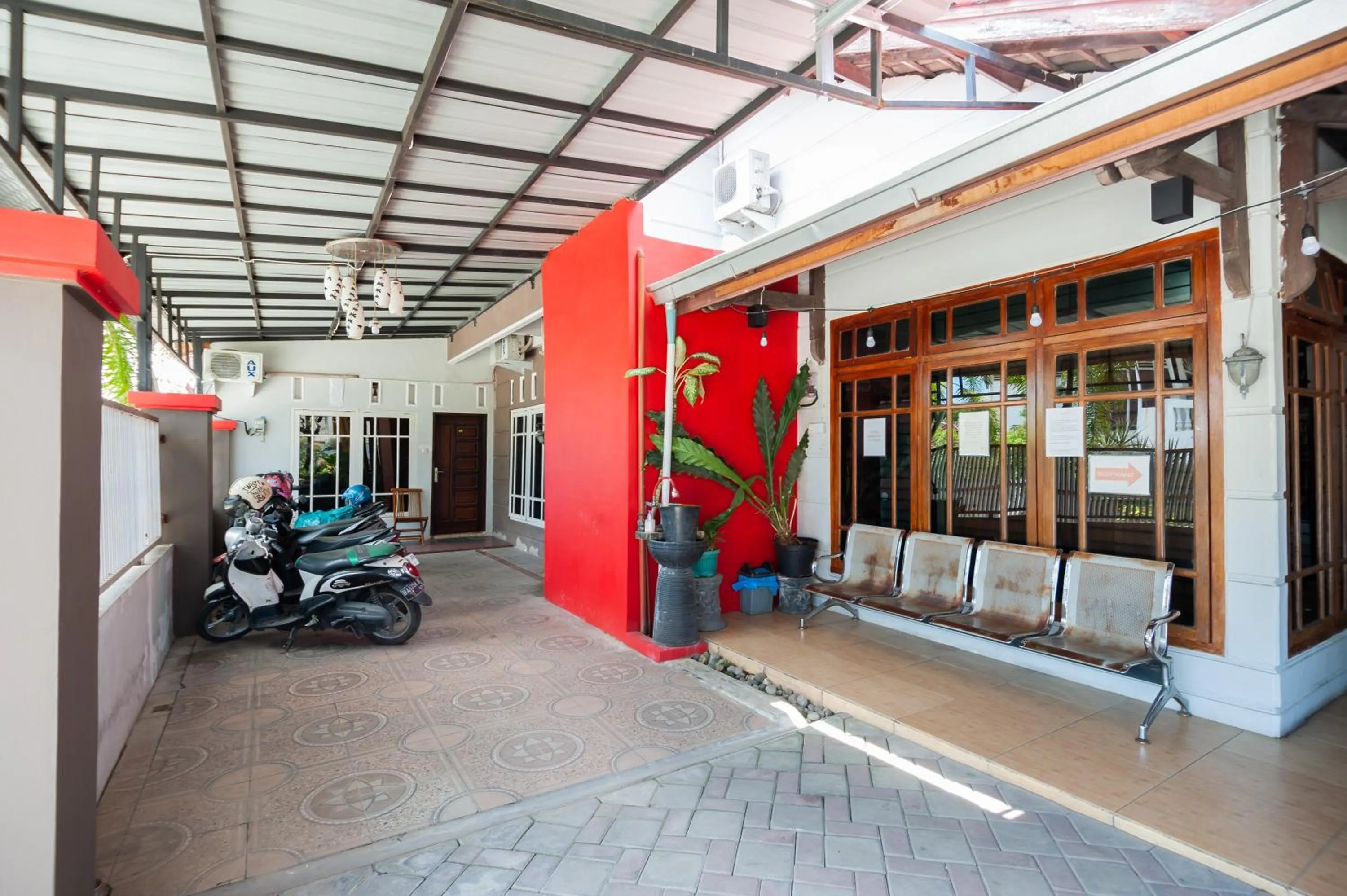Parking in RedDoorz Syariah at Bumi Siliwangi Residence Padang