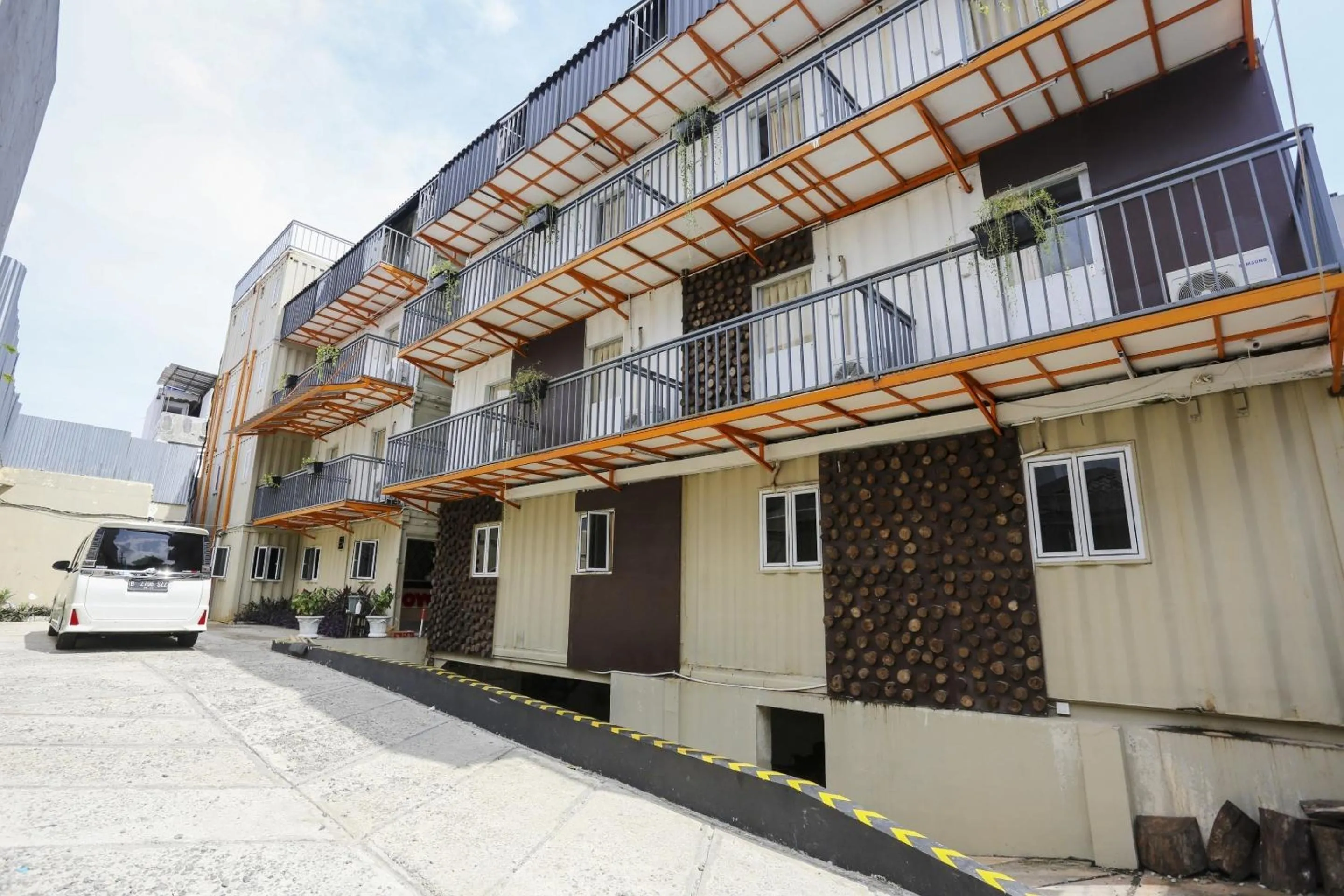 Facade/entrance in Capital O 3300 Nadjara Residence Syariah