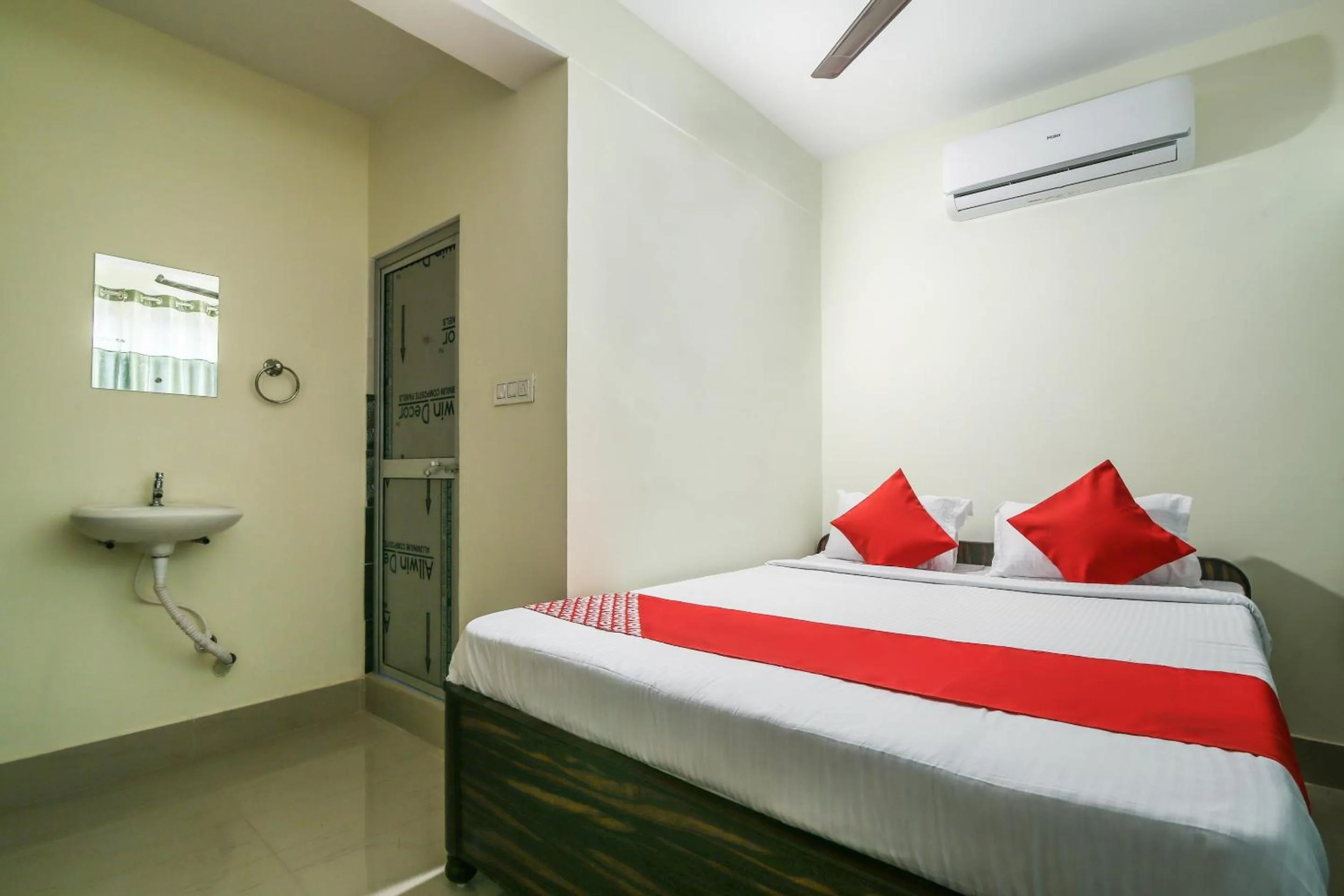 Bedroom, Bed in Super Hotel O Lokenath