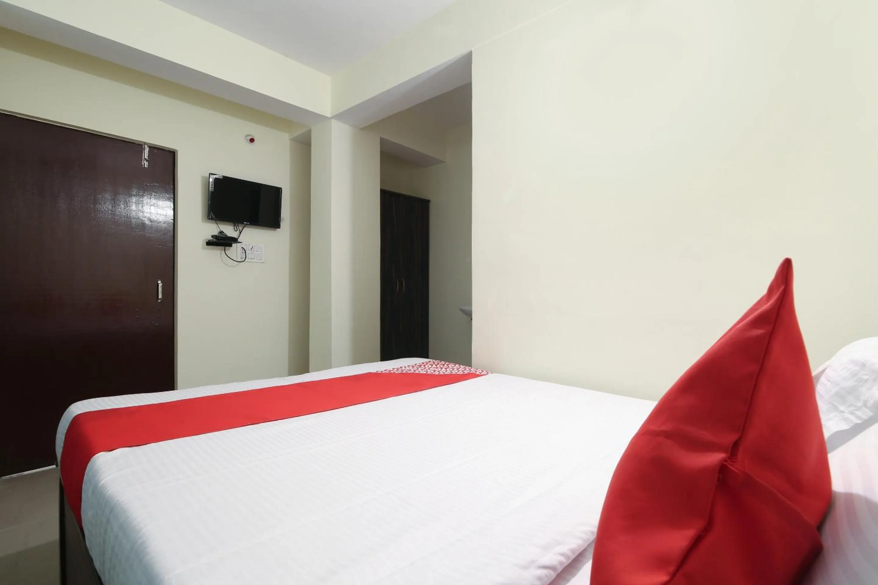 Bedroom, Bed in Super Hotel O Lokenath