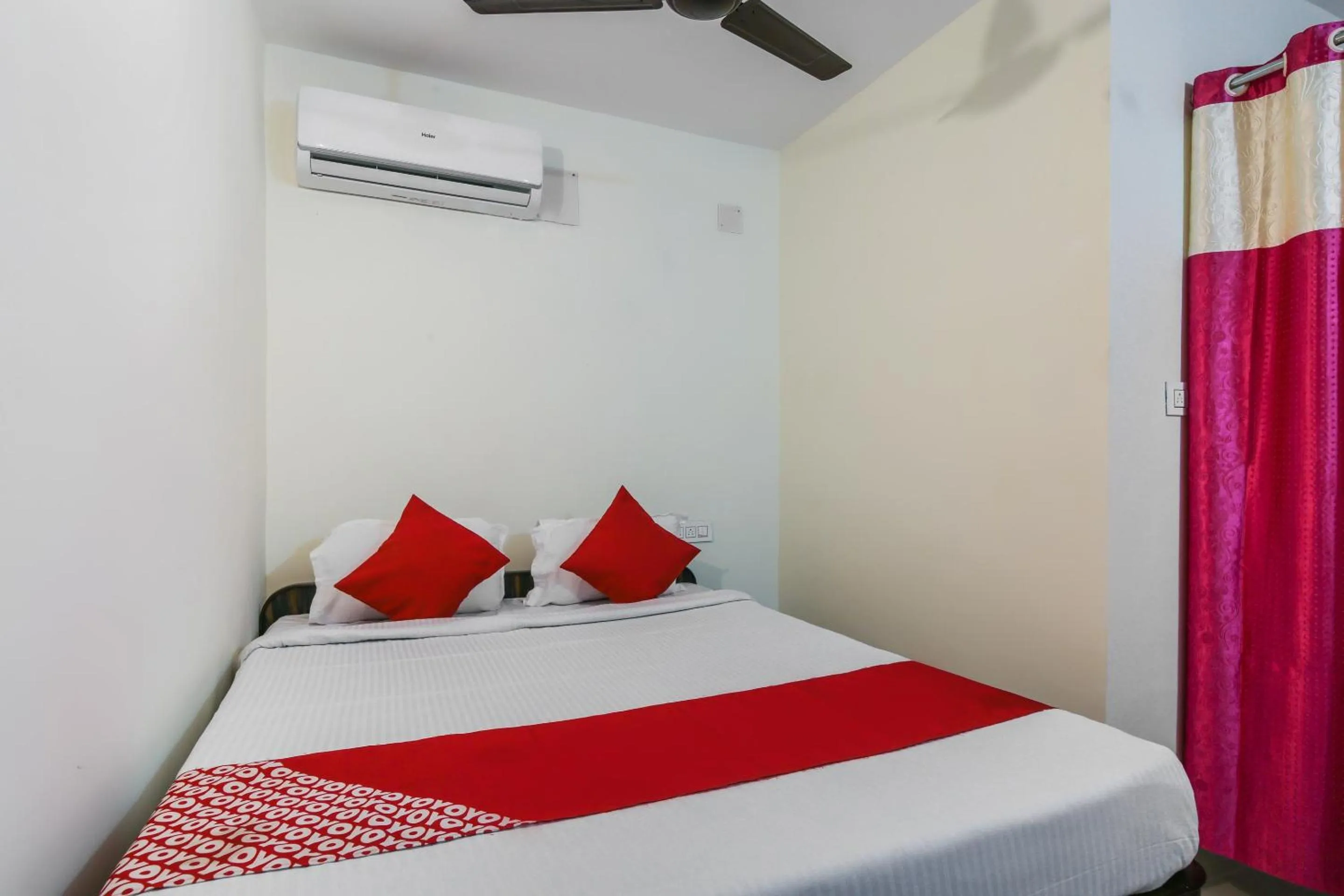 Bedroom, Bed in Super Hotel O Lokenath